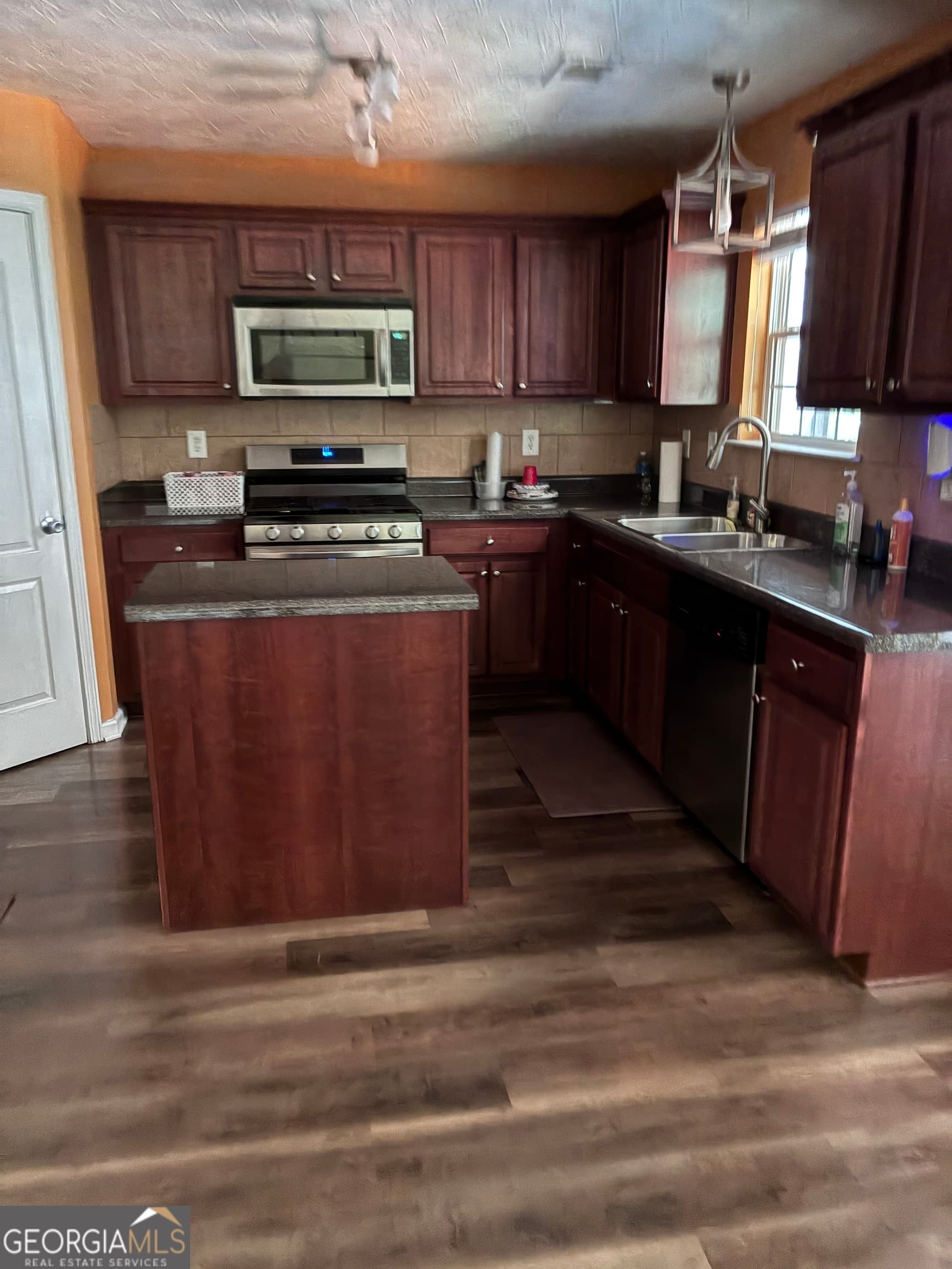 6 bedroom, 4 bathroom, 3,910 sq ft single family residence for sale at 4323 Grove Lake Street, Loganville, GA 30052 — photo 7