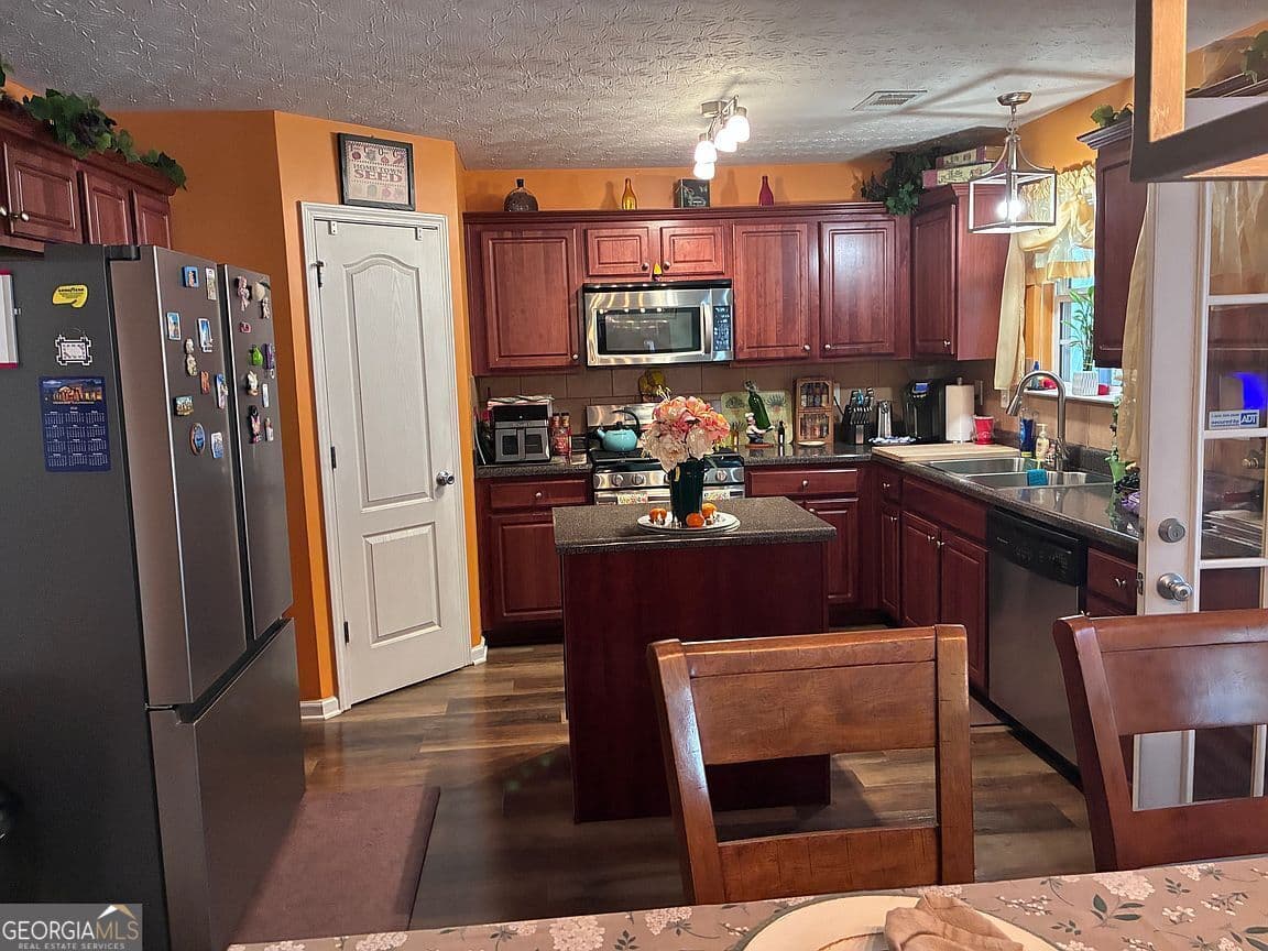 6 bedroom, 4 bathroom, 3,910 sq ft single family residence for sale at 4323 Grove Lake Street, Loganville, GA 30052 — photo 8