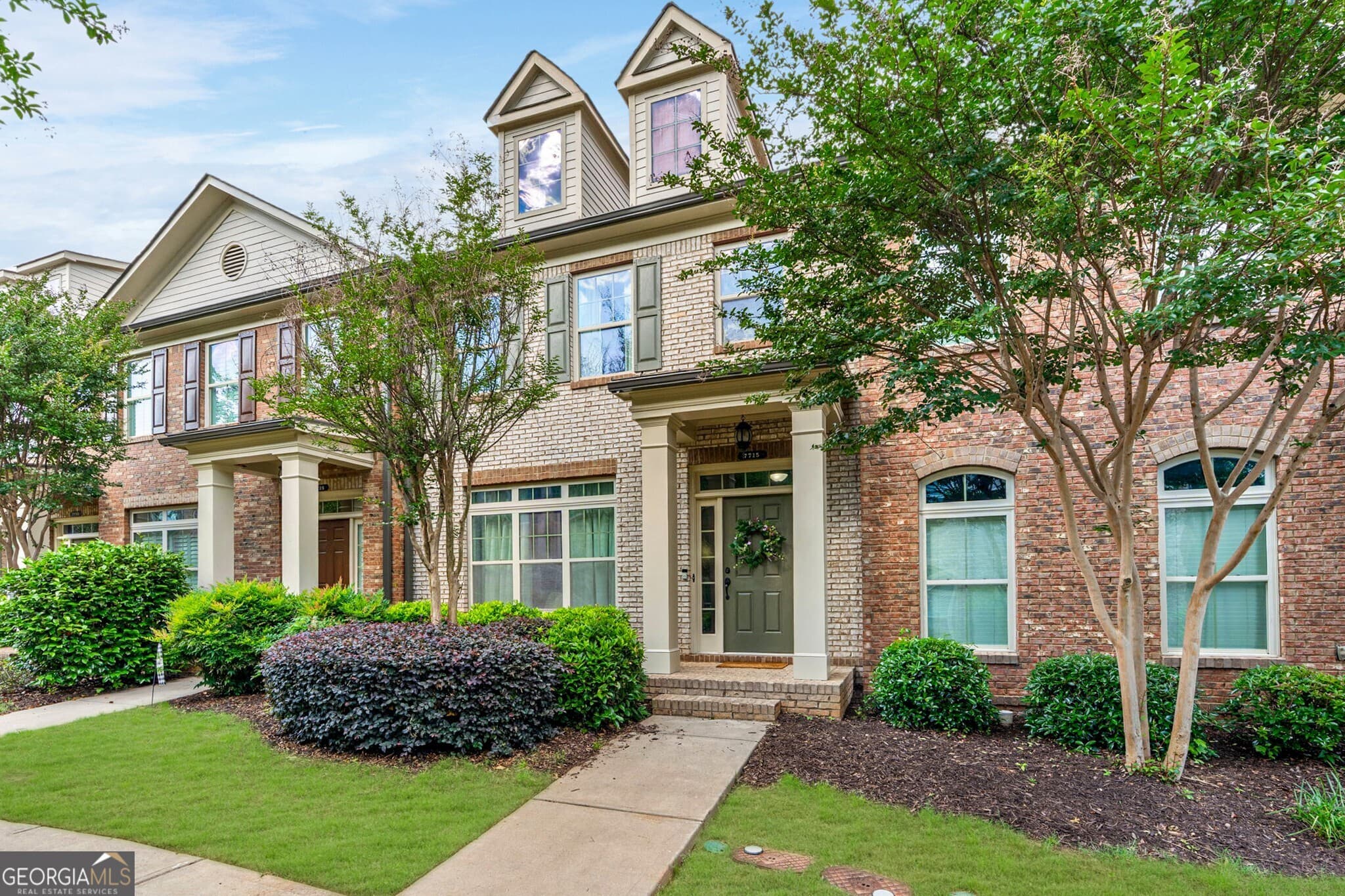 3 bedroom, 2.5 bathroom, 1,901 sq ft townhouse sold at 7715 Pierpoint Lane, Alpharetta, GA 30005
