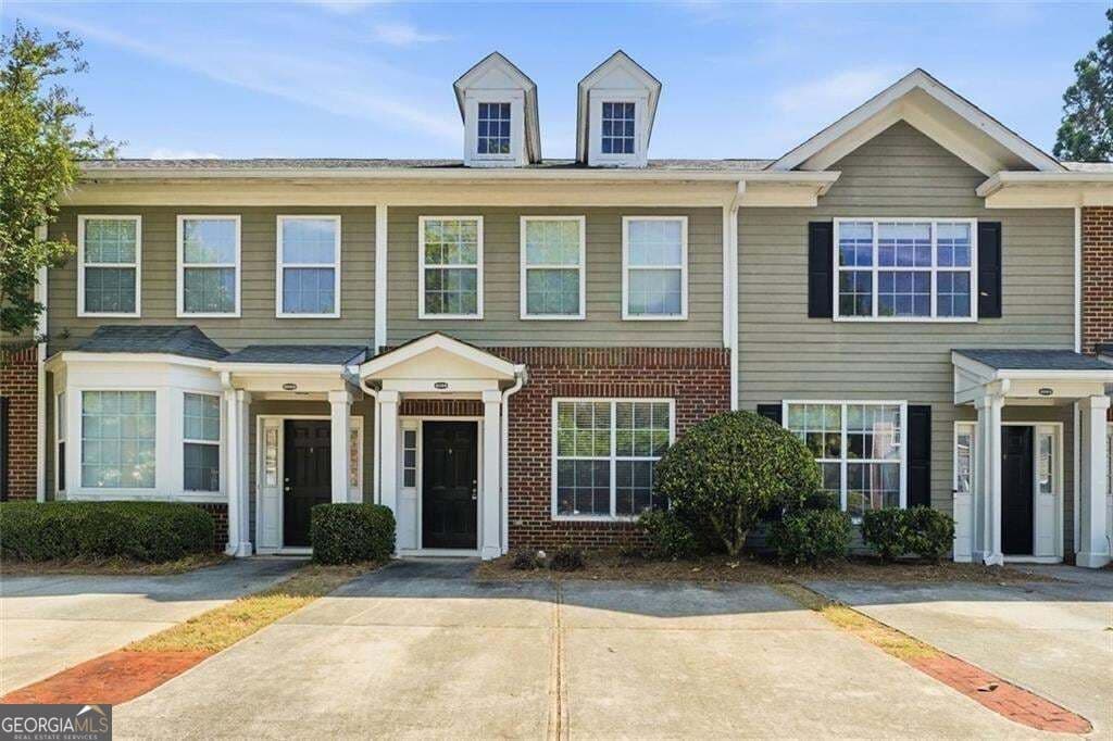 2 bedroom, 2.5 bathroom, 1,260 sq ft townhouse for sale at 2086 Del Lago Circle, Kennesaw, GA 30152 — photo 1 of 23