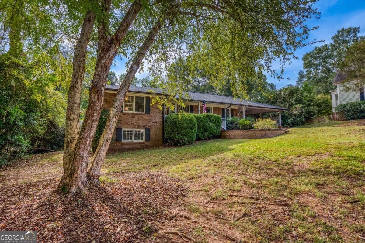 3 bedroom, 2 bathroom, 1,771 sq ft single family residence for sale at 340 Pine Street, Madison, GA 30650 — photo 6