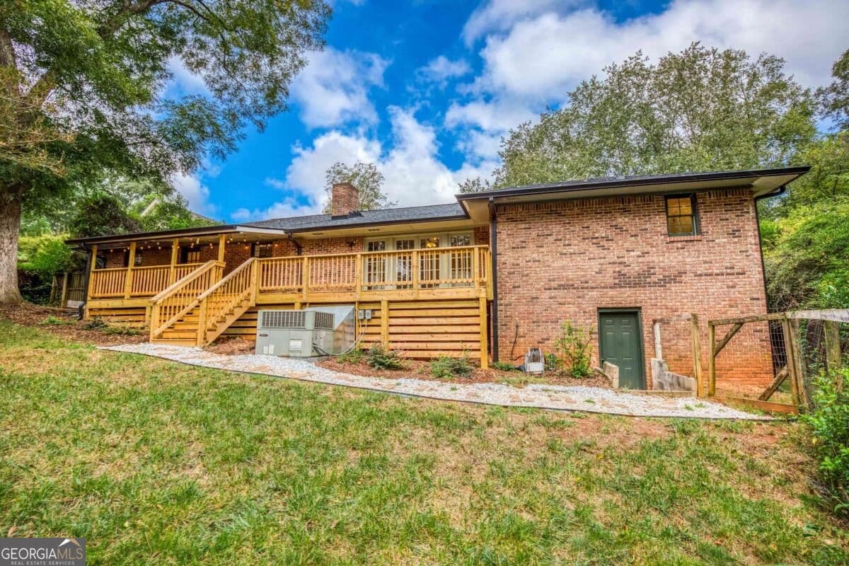 3 bedroom, 2 bathroom, 1,771 sq ft single family residence for sale at 340 Pine Street, Madison, GA 30650 — photo 7
