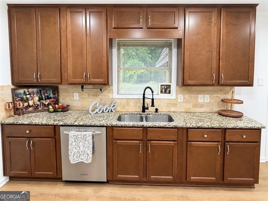4 bedroom, 3 bathroom, 3,513 sq ft single family residence for sale at 177 Northwind Court, Lilburn, GA 30047 — photo 8