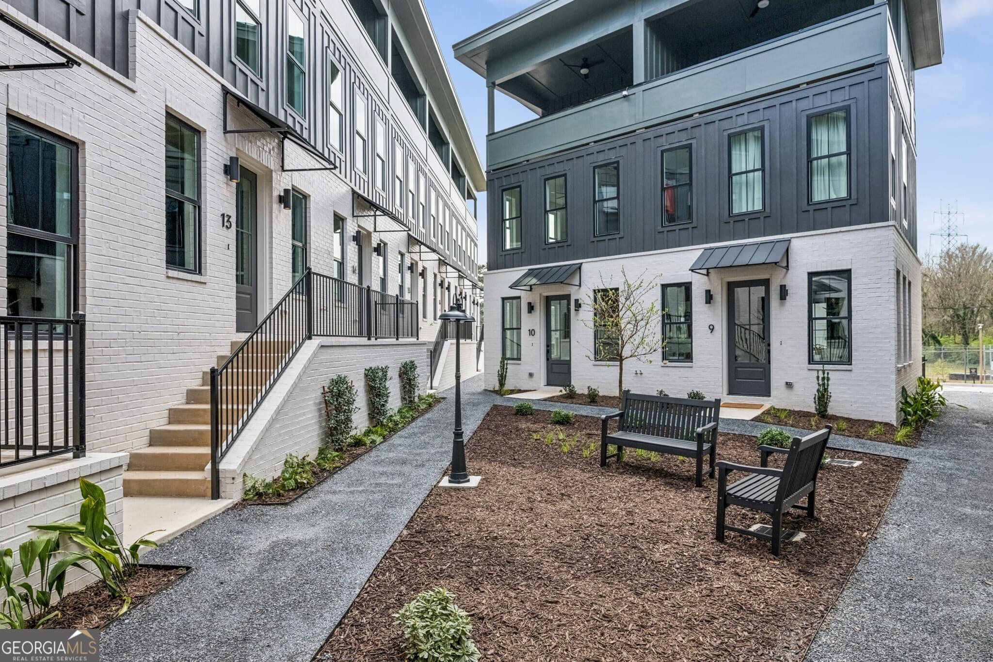 1 bedroom, 1.5 bathroom, 1,056 sq ft townhouse for sale at 1160 Boulevard 10, Atlanta, GA 30312 — photo 1 of 40