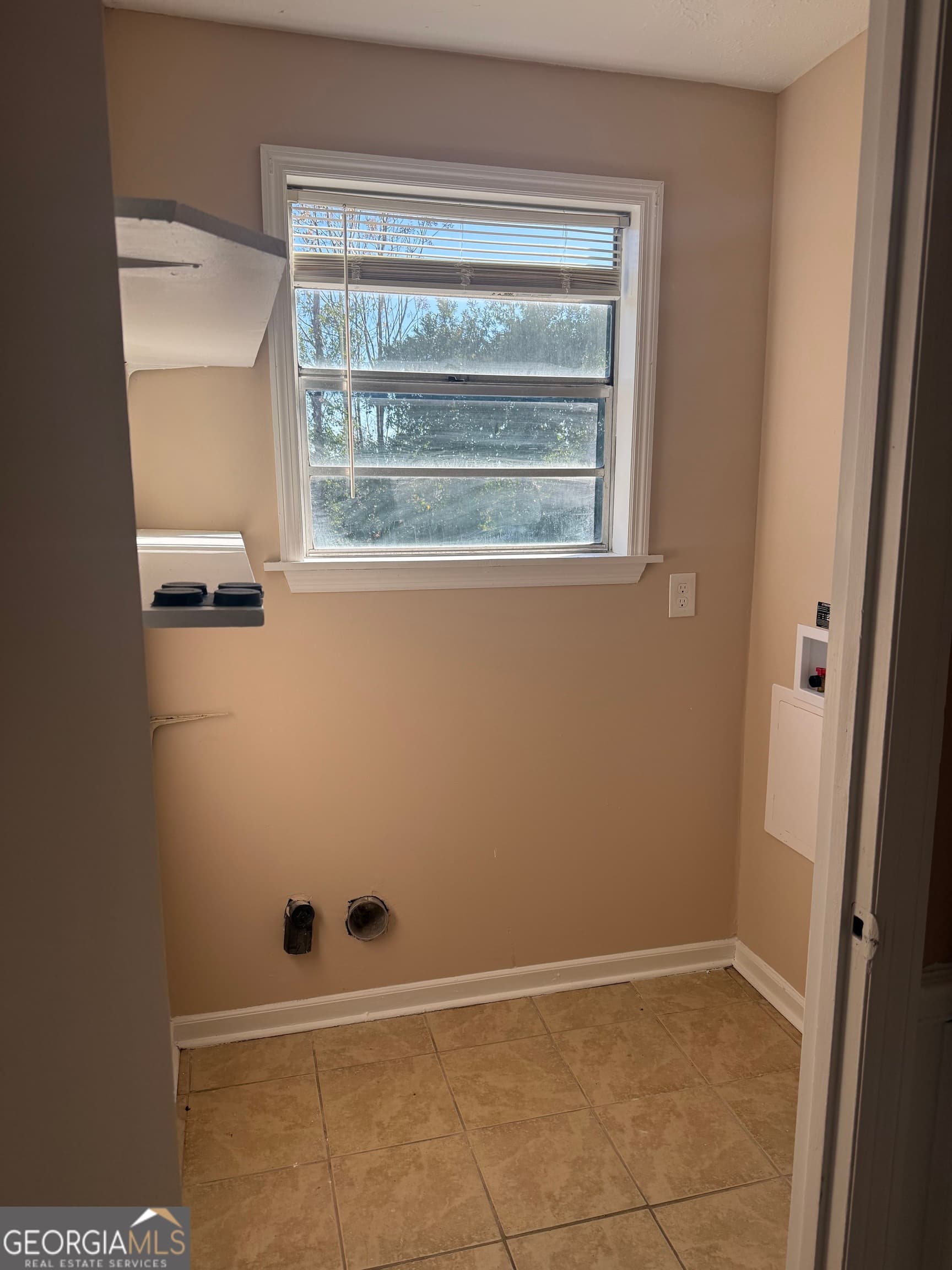 3 bedroom, 2 bathroom, 1,200 sq ft single family residence for sale at 3859 Fairington Drive, Hephzibah, GA 30815 — photo 6