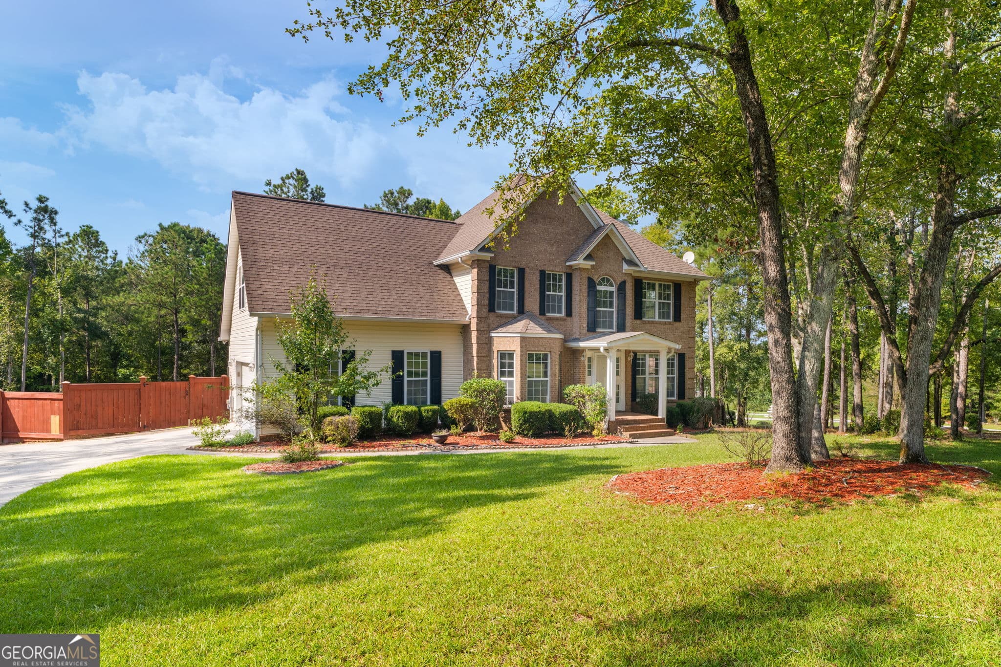 4 bedroom, 2.5 bathroom, 2,344 sq ft single family residence for sale at 149 Lakeloch Drive, Lizella, GA 31052 — photo 2