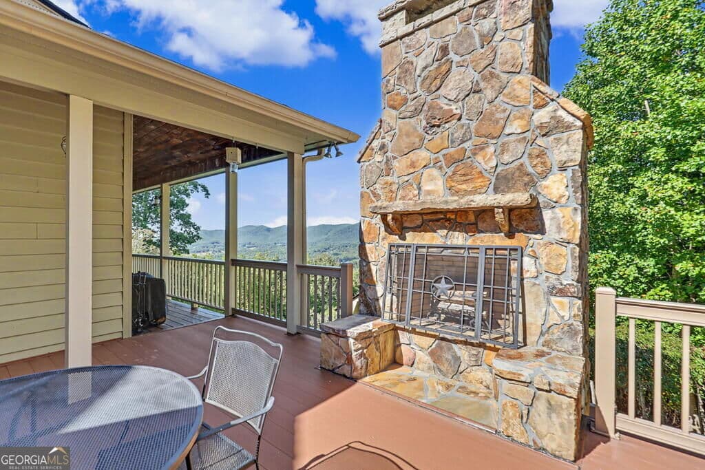 4 bedroom, 3.5 bathroom, 4,878 sq ft single family residence for sale at 1035 Summit Way, Blairsville, GA 30512 — photo 6