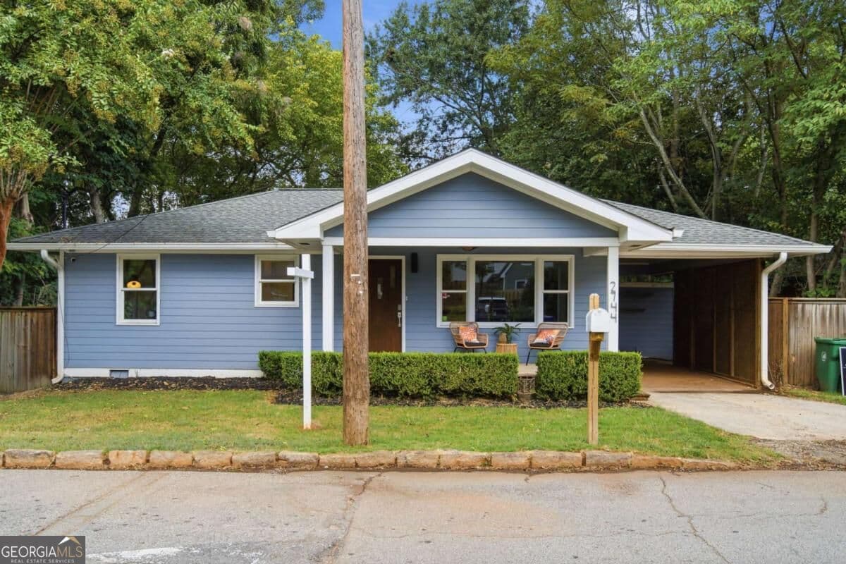3 bedroom, 2 bathroom, 1,800 sq ft single family residence for sale at 2744 Craigie Avenue, Decatur, GA 30030 — photo 2