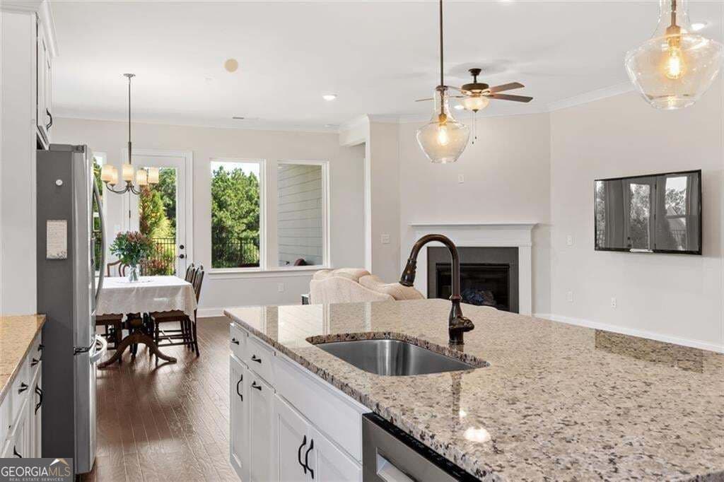 3 bedroom, 2 bathroom, 2,452 sq ft single family residence for rent at 6853 River Rock Drive, Flowery Branch, GA 30542 for $2,500 a month — photo 3