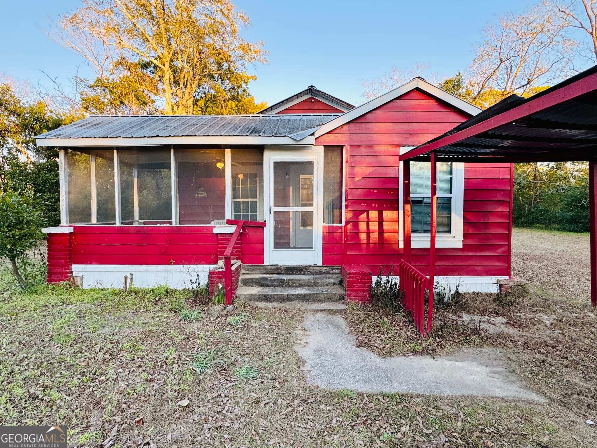 2 bedroom, 1 bathroom, 1,350 sq ft single family residence for sale at 507 S Poplar Street, Adel, GA 31620 — photo 2