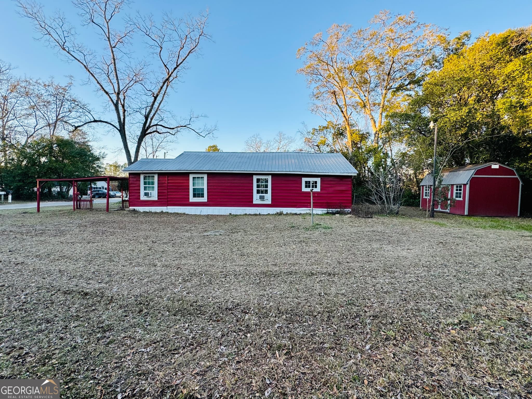 2 bedroom, 1 bathroom, 1,350 sq ft single family residence for sale at 507 S Poplar Street, Adel, GA 31620 — photo 7