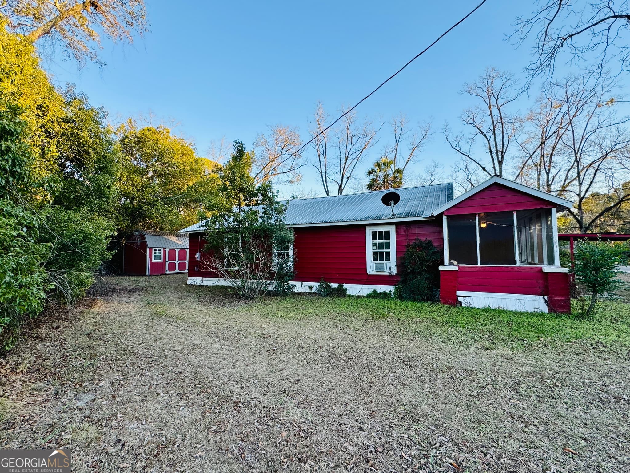 2 bedroom, 1 bathroom, 1,350 sq ft single family residence for sale at 507 S Poplar Street, Adel, GA 31620 — photo 5
