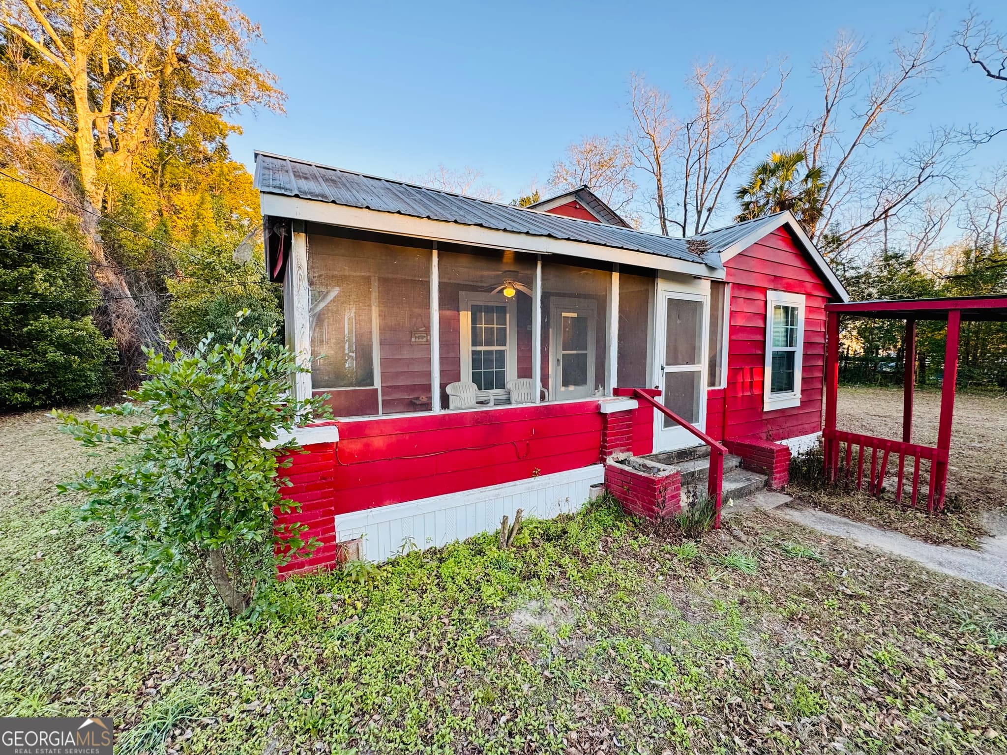 2 bedroom, 1 bathroom, 1,350 sq ft single family residence for sale at 507 S Poplar Street, Adel, GA 31620 — photo 10