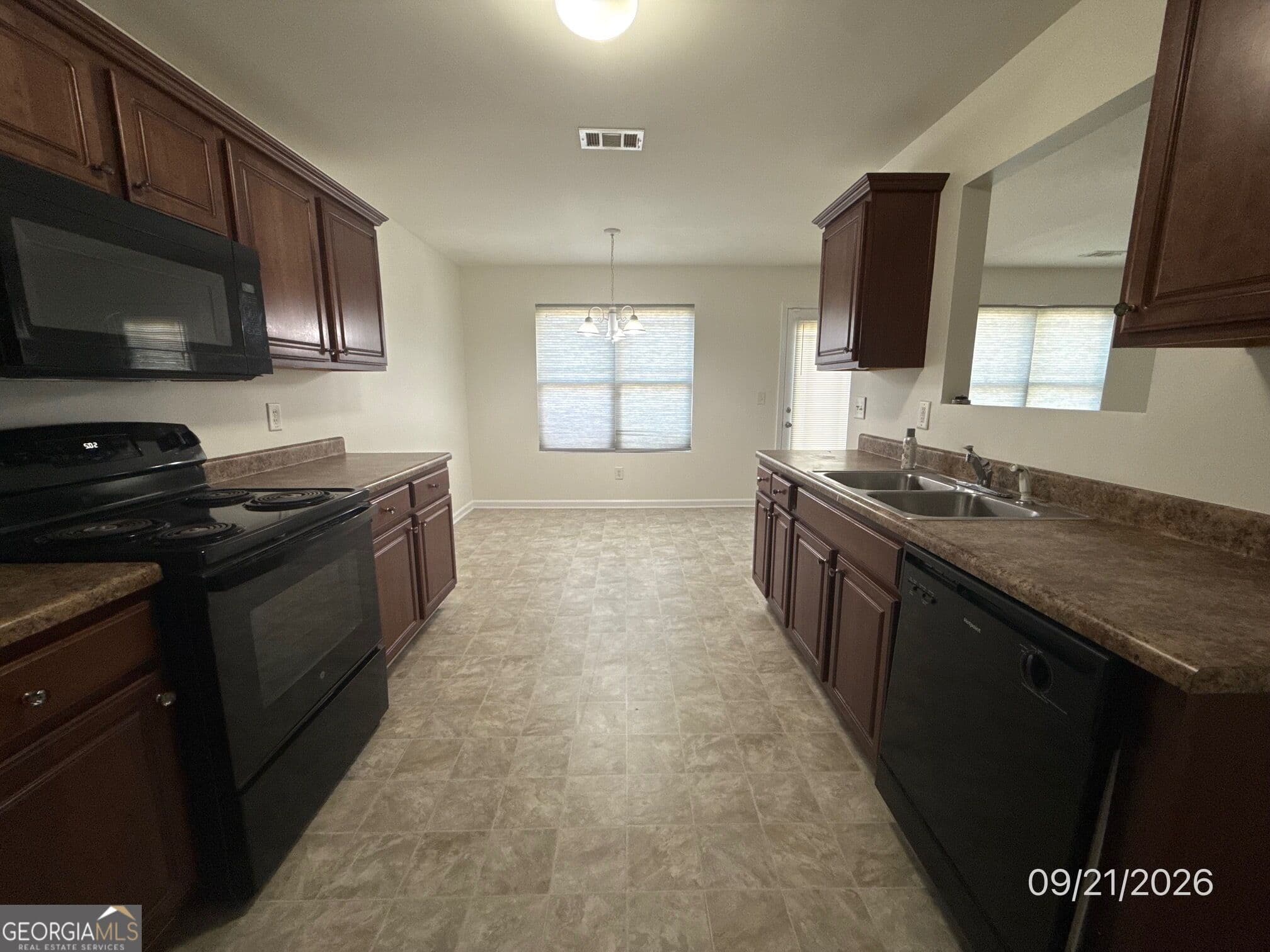 3 bedroom, 2.5 bathroom, 1,704 sq ft single family residence for sale at 1095 McConaughy Court, Mcdonough, GA 30253 — photo 7