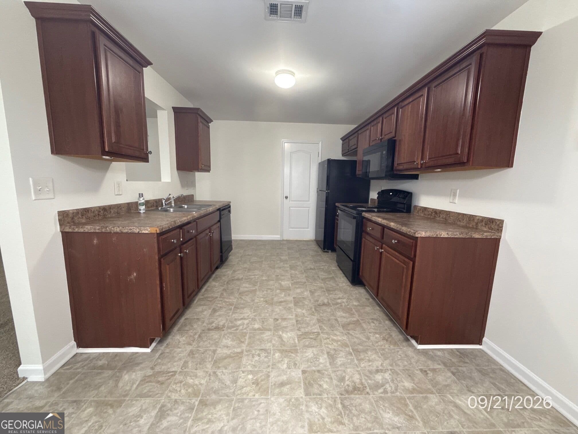 3 bedroom, 2.5 bathroom, 1,704 sq ft single family residence for sale at 1095 McConaughy Court, Mcdonough, GA 30253 — photo 5