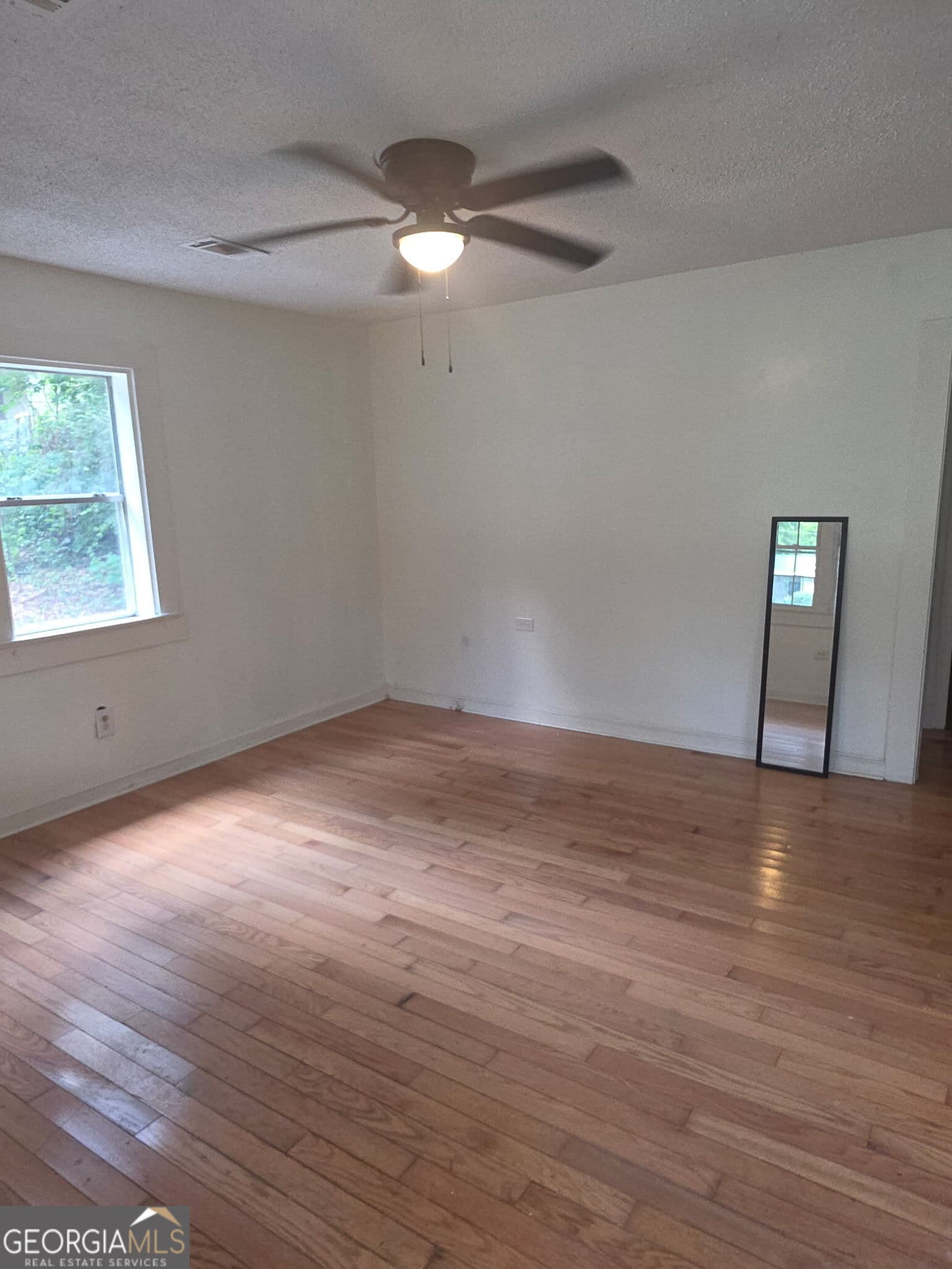 2 bedroom, 1 bathroom, 1,036 sq ft single family residence for sale at 220 N Richmond Street, Milledgeville, GA 31061 — photo 2