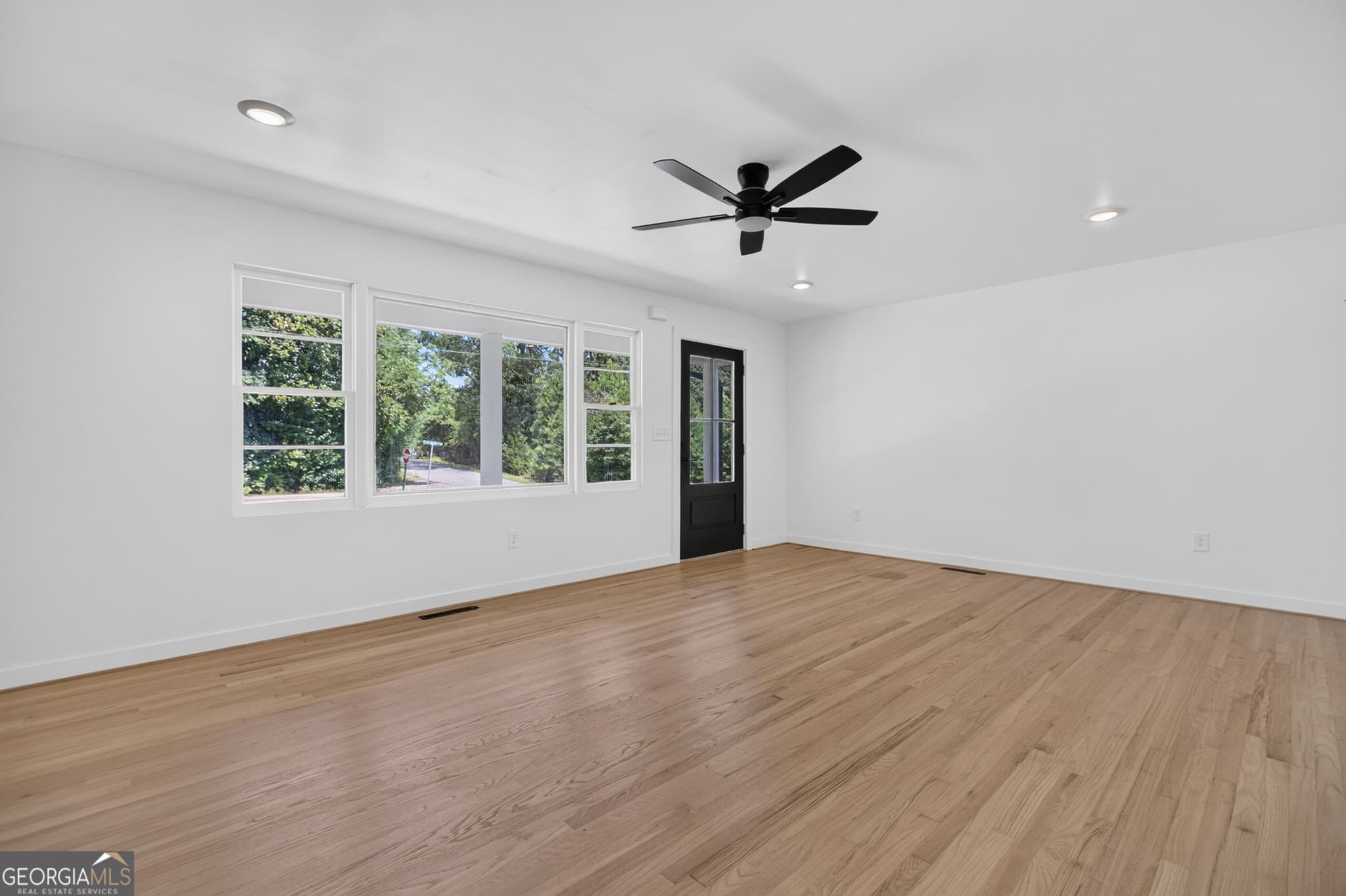 3 bedroom, 2 bathroom, 1,540 sq ft single family residence for sale at 501 McSpadden Circle, Centre, AL 35960 — photo 5
