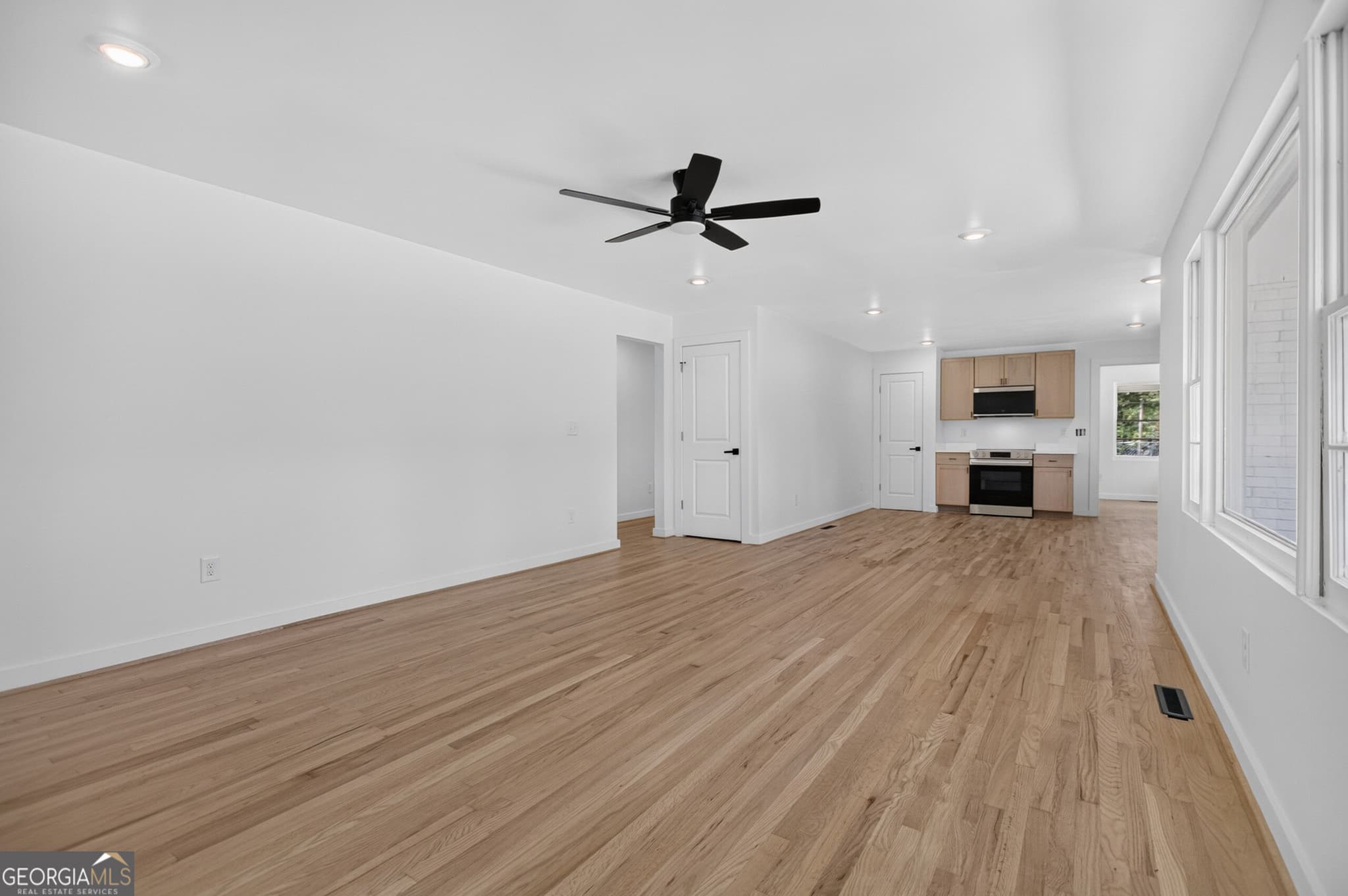 3 bedroom, 2 bathroom, 1,540 sq ft single family residence for sale at 501 McSpadden Circle, Centre, AL 35960 — photo 8