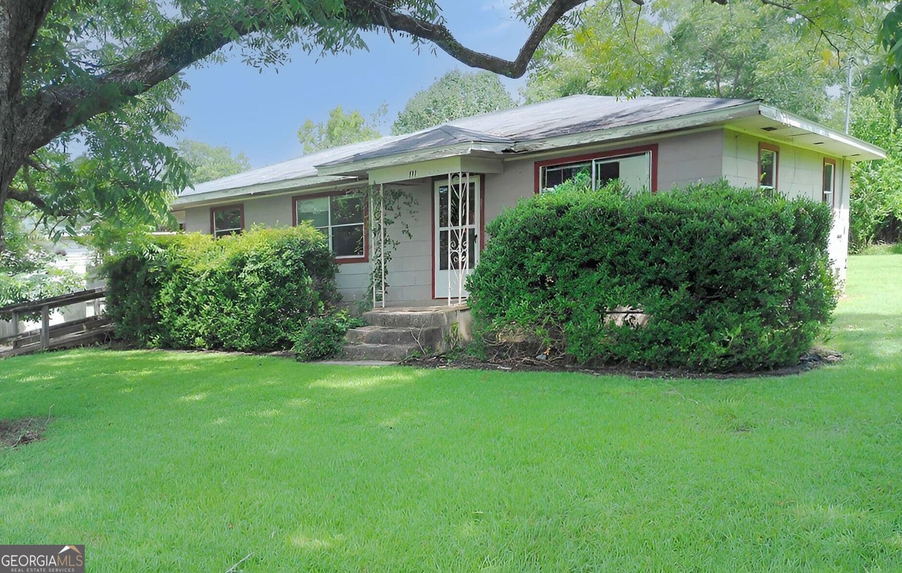 3 bedroom, 1 bathroom, 1,200 sq ft single family residence for sale at 111 Magnolia Street, Warwick, GA 31796