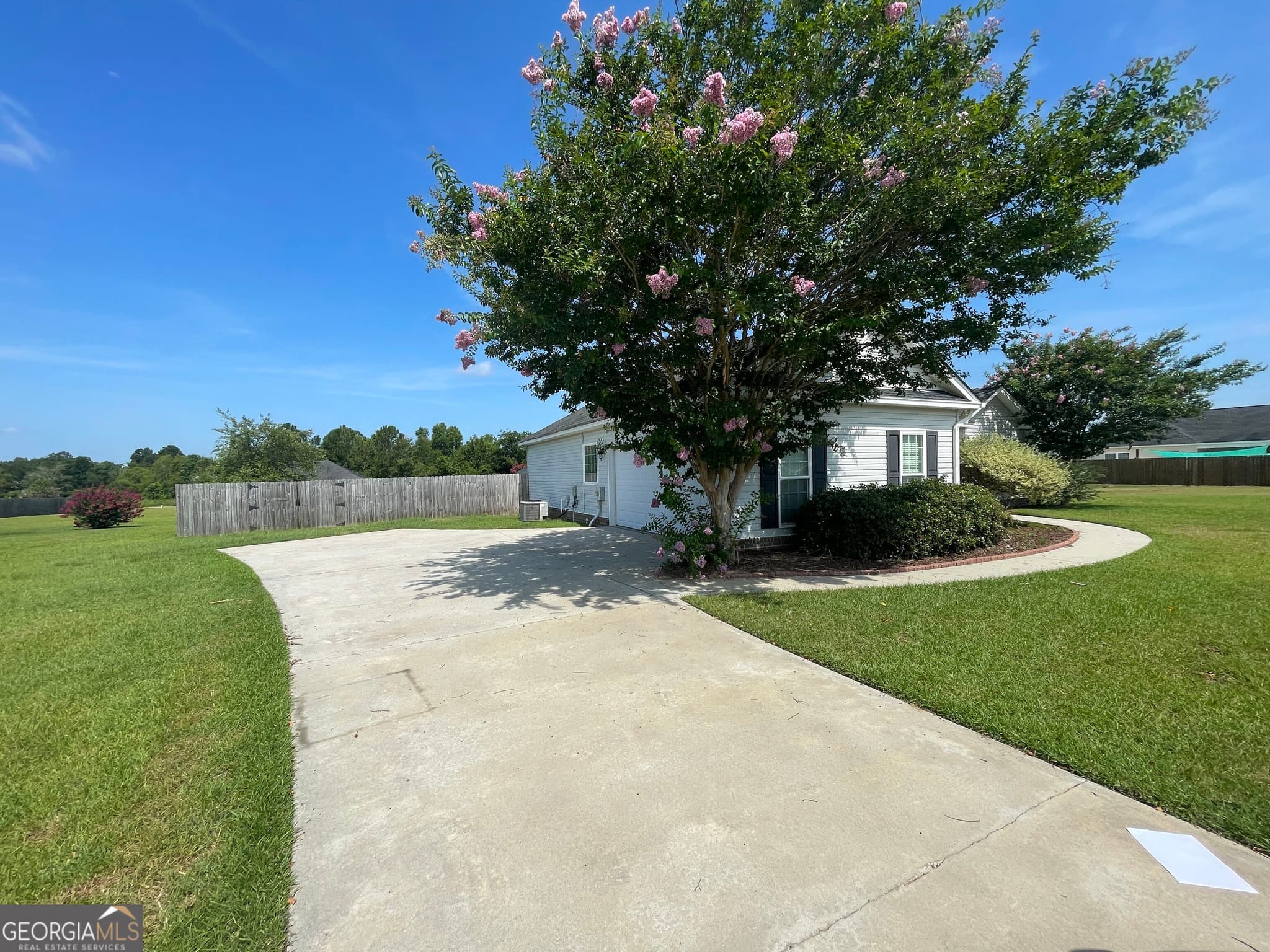 3 bedroom, 2 bathroom, 1,490 sq ft single family residence for sale at 304 Boothill Court, Statesboro, GA 30458 — photo 2