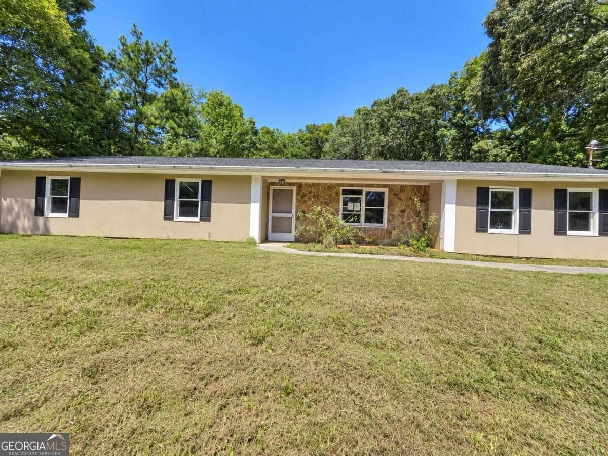 3 bedroom, 2 bathroom, 2,020 sq ft single family residence for sale at 6050 Dorsett Shoals Road, Douglasville, GA 30135 — photo 2