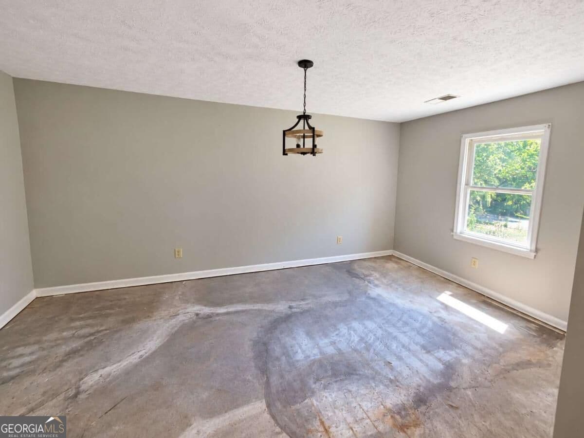 3 bedroom, 2 bathroom, 2,020 sq ft single family residence for sale at 6050 Dorsett Shoals Road, Douglasville, GA 30135 — photo 7