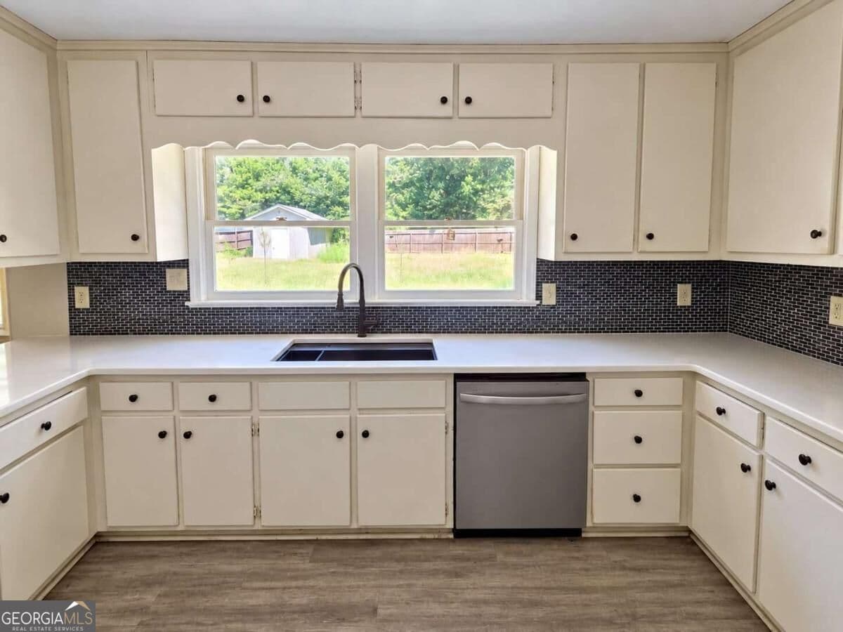 3 bedroom, 2 bathroom, 2,020 sq ft single family residence for sale at 6050 Dorsett Shoals Road, Douglasville, GA 30135 — photo 9