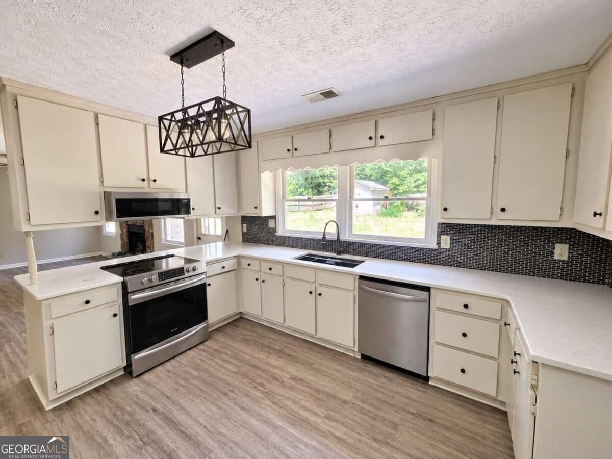 3 bedroom, 2 bathroom, 2,020 sq ft single family residence for sale at 6050 Dorsett Shoals Road, Douglasville, GA 30135 — photo 8