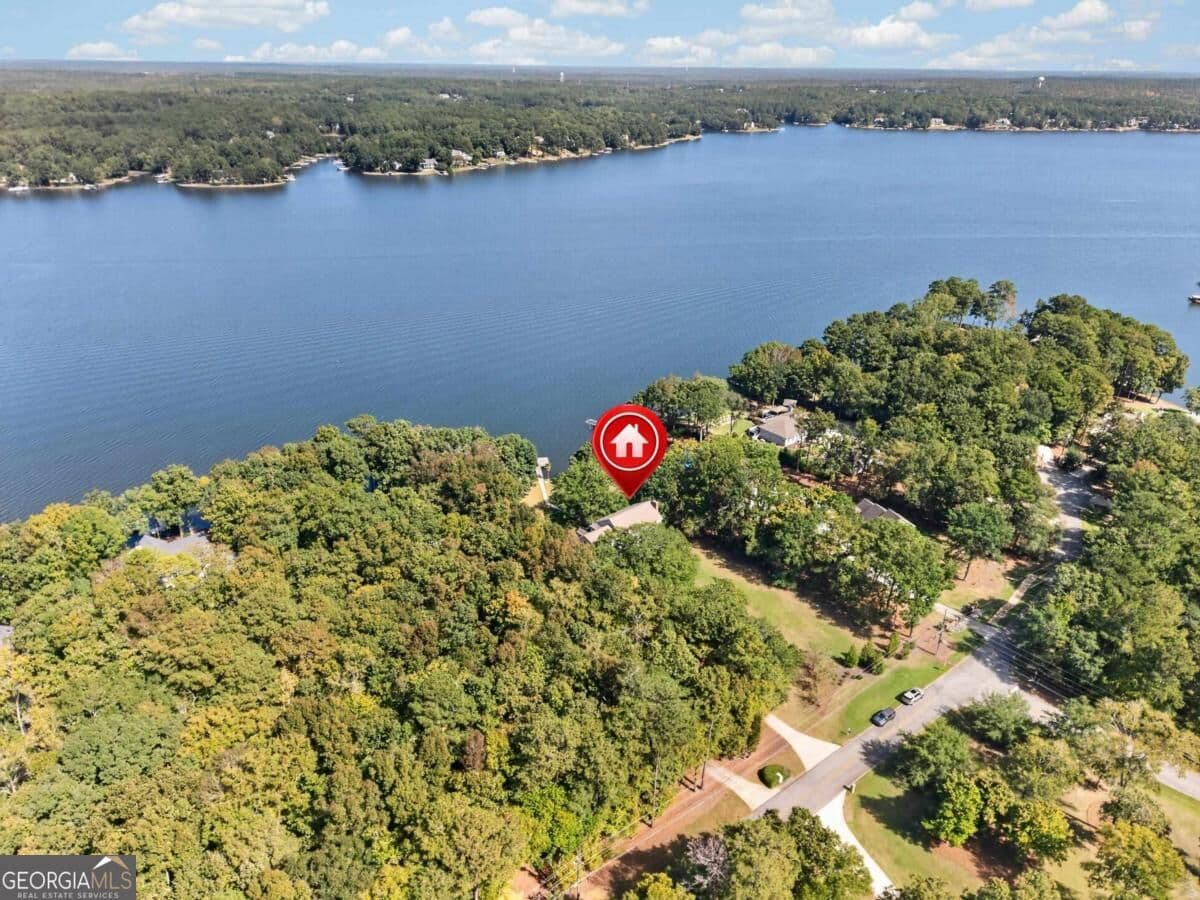 4 bedroom, 3 bathroom, 5,378 sq ft single family residence for sale at 100 Bradford Drive, Eatonton, GA 31024 — photo 6