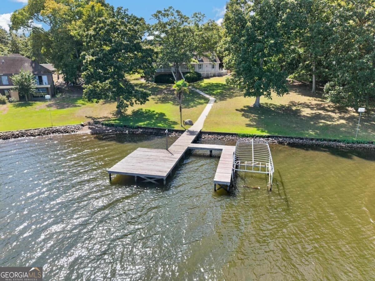 4 bedroom, 3 bathroom, 5,378 sq ft single family residence for sale at 100 Bradford Drive, Eatonton, GA 31024 — photo 4