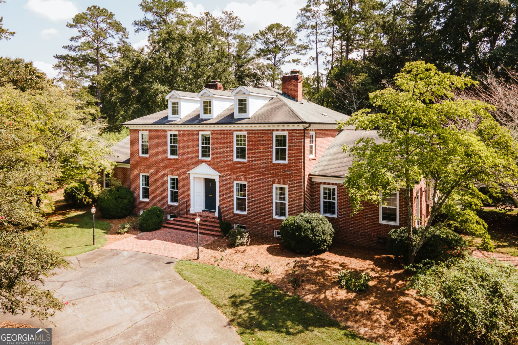6 bedroom, 4.5 bathroom, 7,098 sq ft single family residence for sale at 130 Wexford Place, Athens, GA 30606 — photo 4