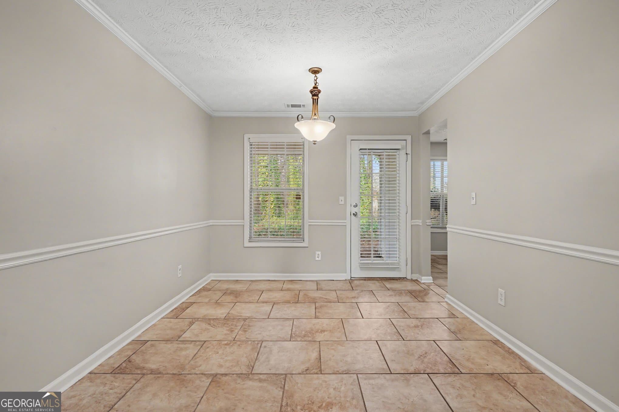 3 bedroom, 2 bathroom, 1,526 sq ft single family residence for sale at 1496 Arnold Drive, Lawrenceville, GA 30043 — photo 6