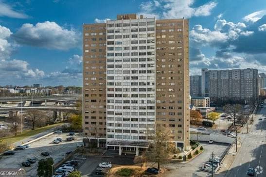 1 bedroom, 1 bathroom, 931 sq ft condominium for sale at 215 Piedmont Avenue APT 1103, Atlanta, GA 30308 — photo 1 of 6