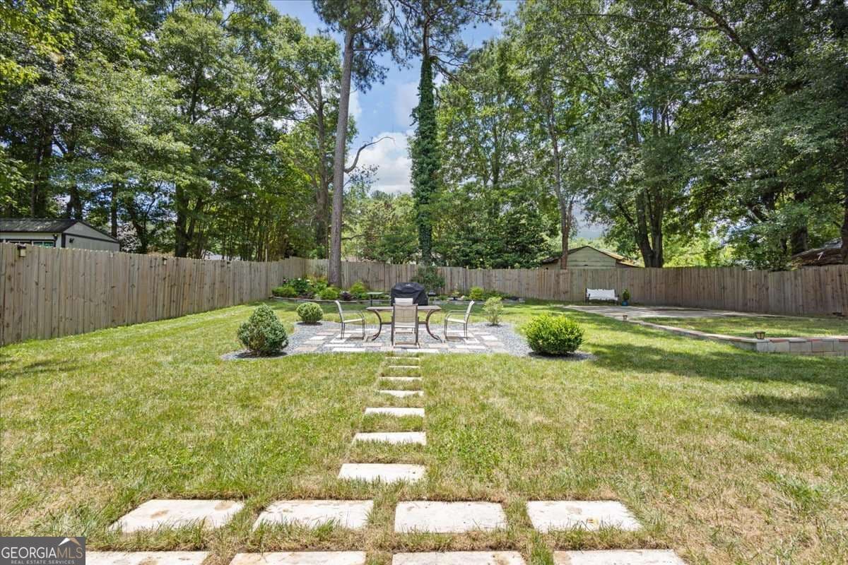 4 bedroom, 3 bathroom, 1,940 sq ft single family residence for sale at 255 Hummingbird Way, Riverdale, GA 30274 — photo 4