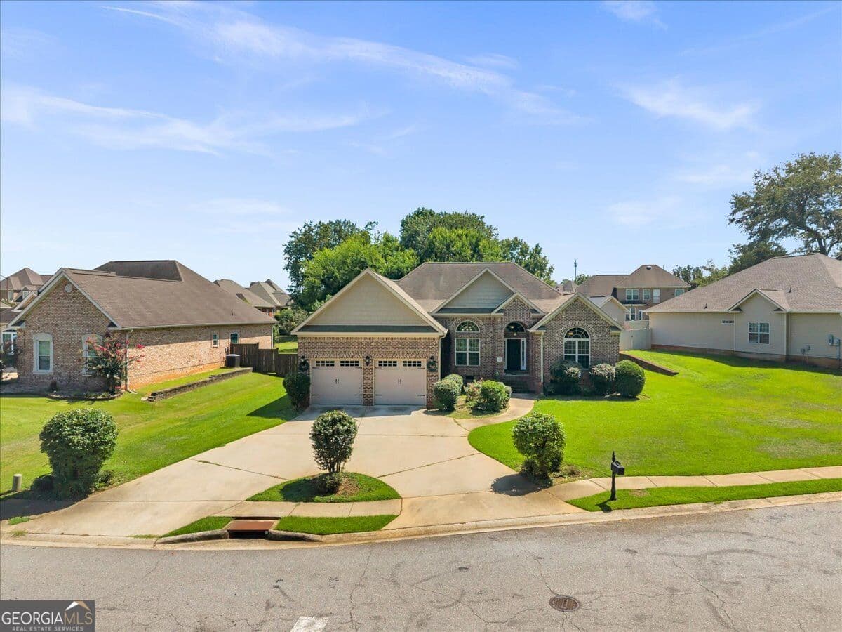 4 bedroom, 2 bathroom, 2,189 sq ft single family residence for sale at 805 Arbor Lane, Centerville, GA 31028