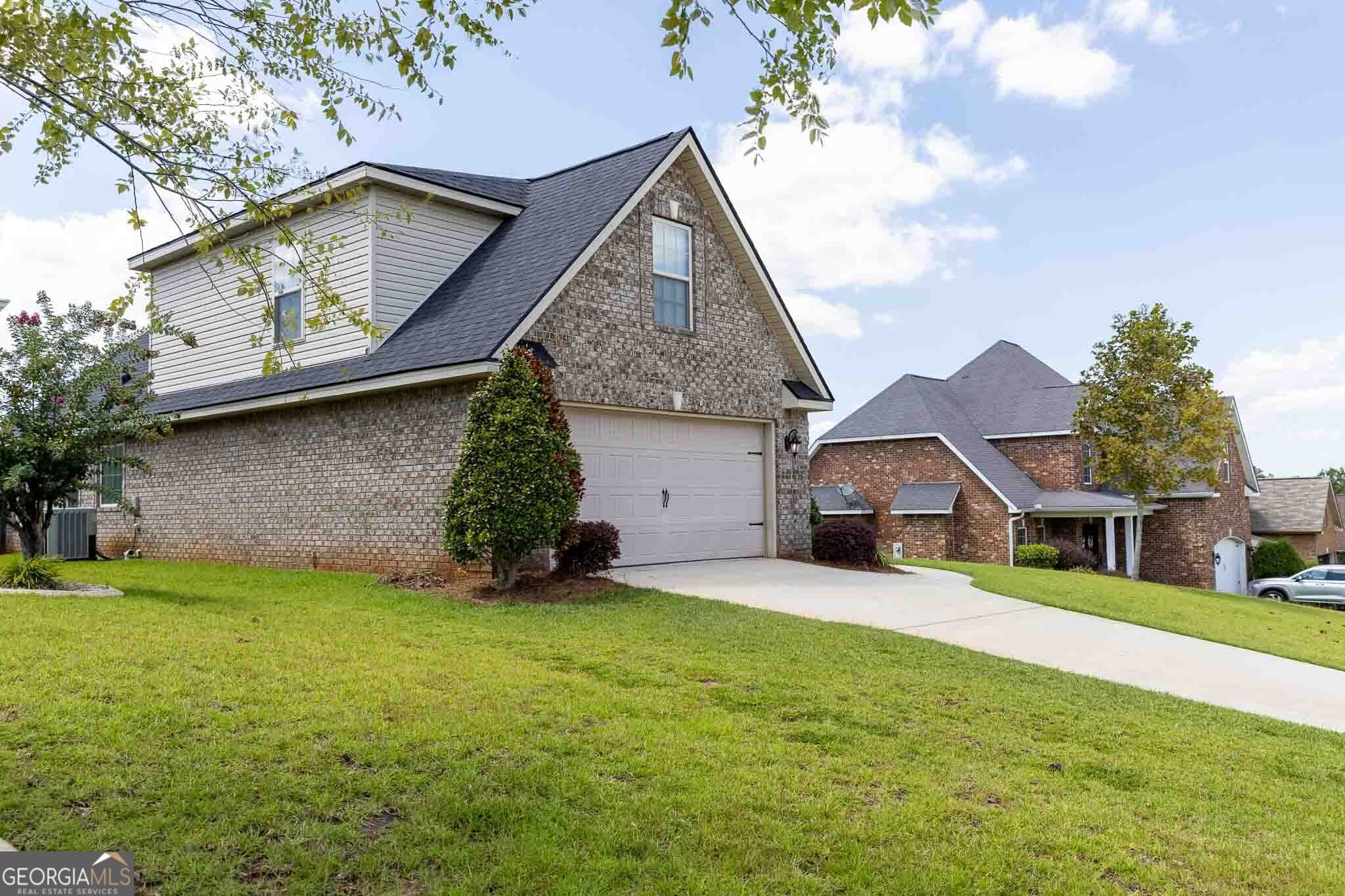 4 bedroom, 3 bathroom, 1,946 sq ft single family residence for sale at 106 Fortune Way, Bonaire, GA 31005 — photo 2