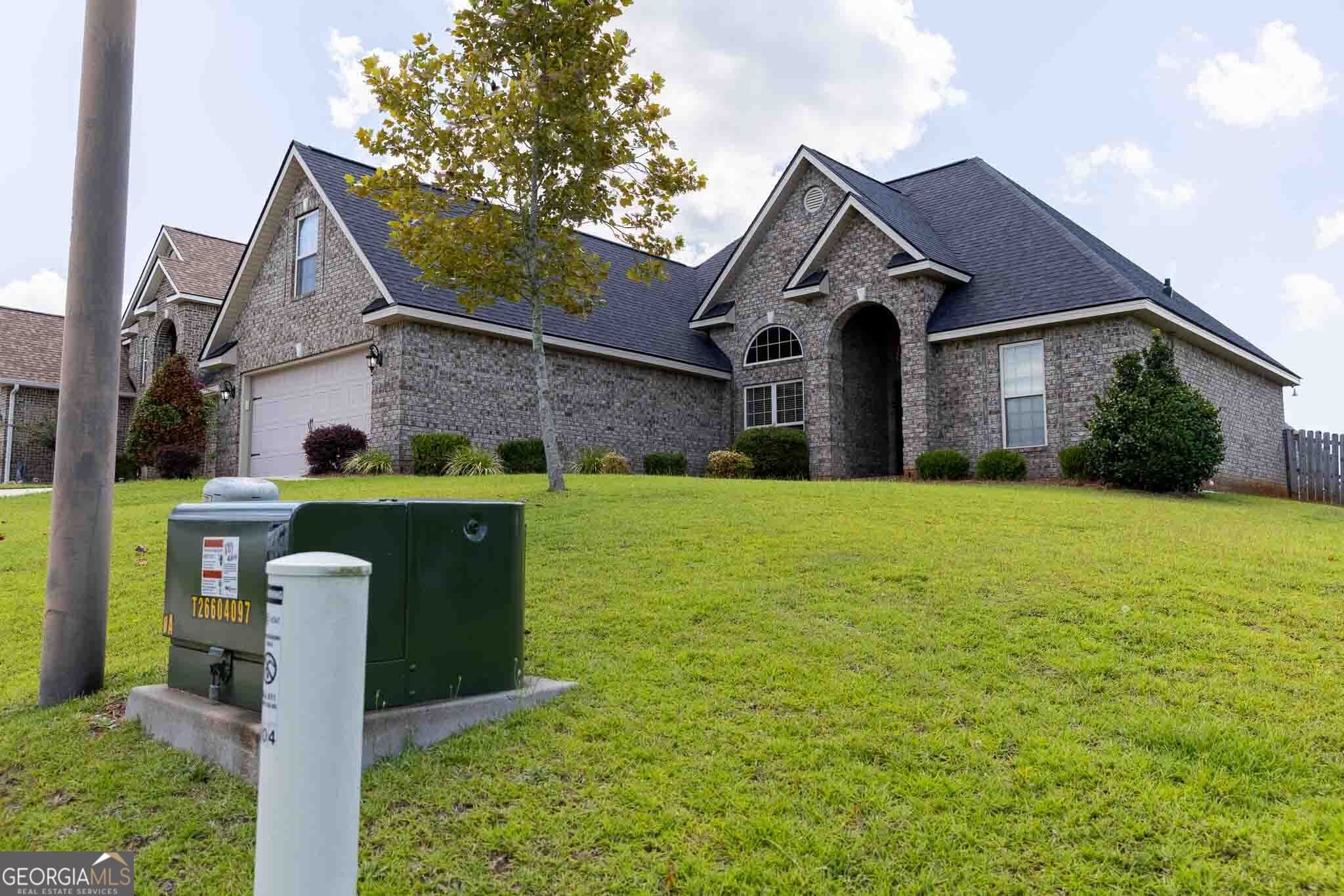 4 bedroom, 3 bathroom, 1,946 sq ft single family residence for sale at 106 Fortune Way, Bonaire, GA 31005 — photo 3