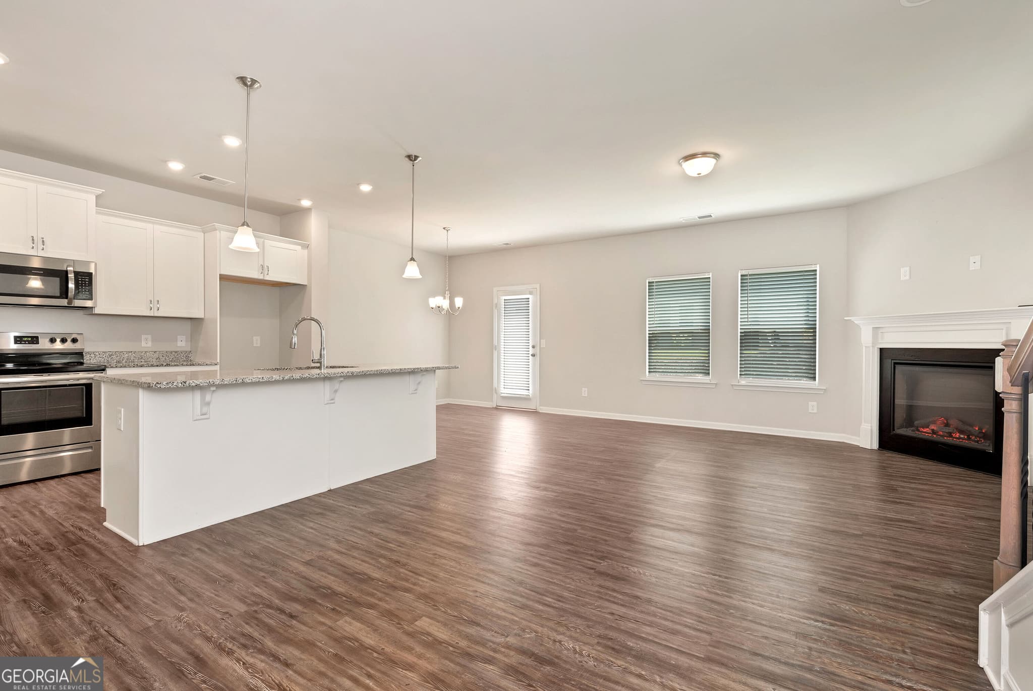 3 bedroom, 2.5 bathroom, 2,094 sq ft townhouse for sale at 157 Inman Drive, Canton, GA 30114 — photo 5