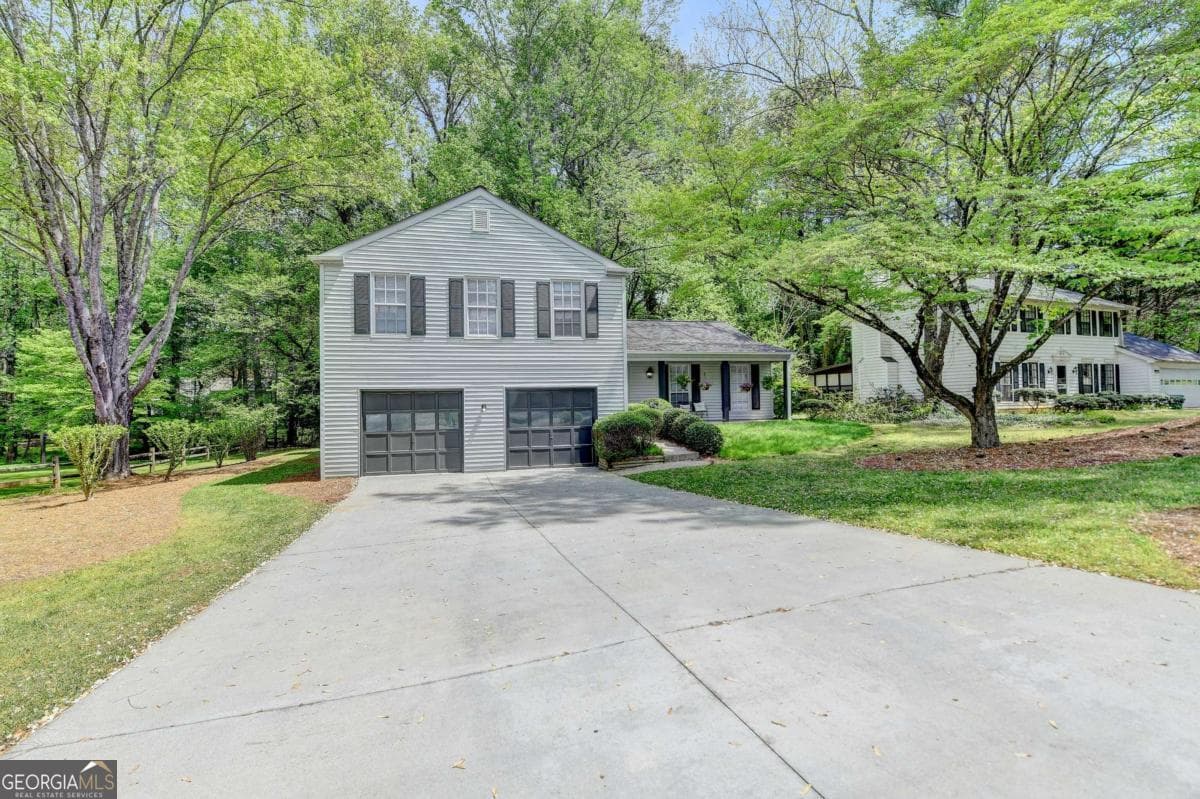 3 bedroom, 2.5 bathroom, 1,825 sq ft single family residence sold at 655 Barrington Way, Roswell, GA 30076