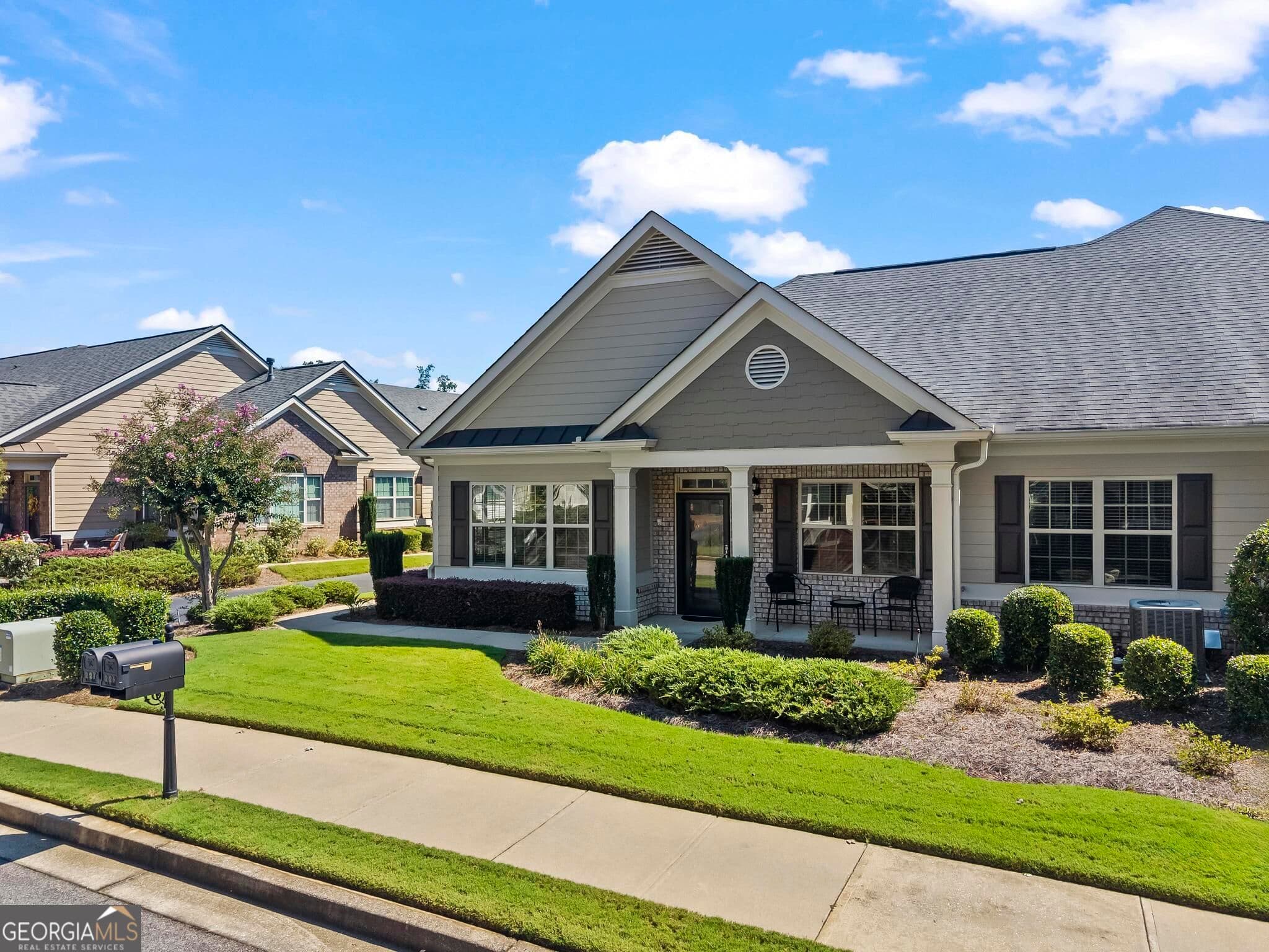 3 bedroom, 3 bathroom, 2,121 sq ft condominium for sale at 227 Orchards Circle, Woodstock, GA 30188 — photo 2