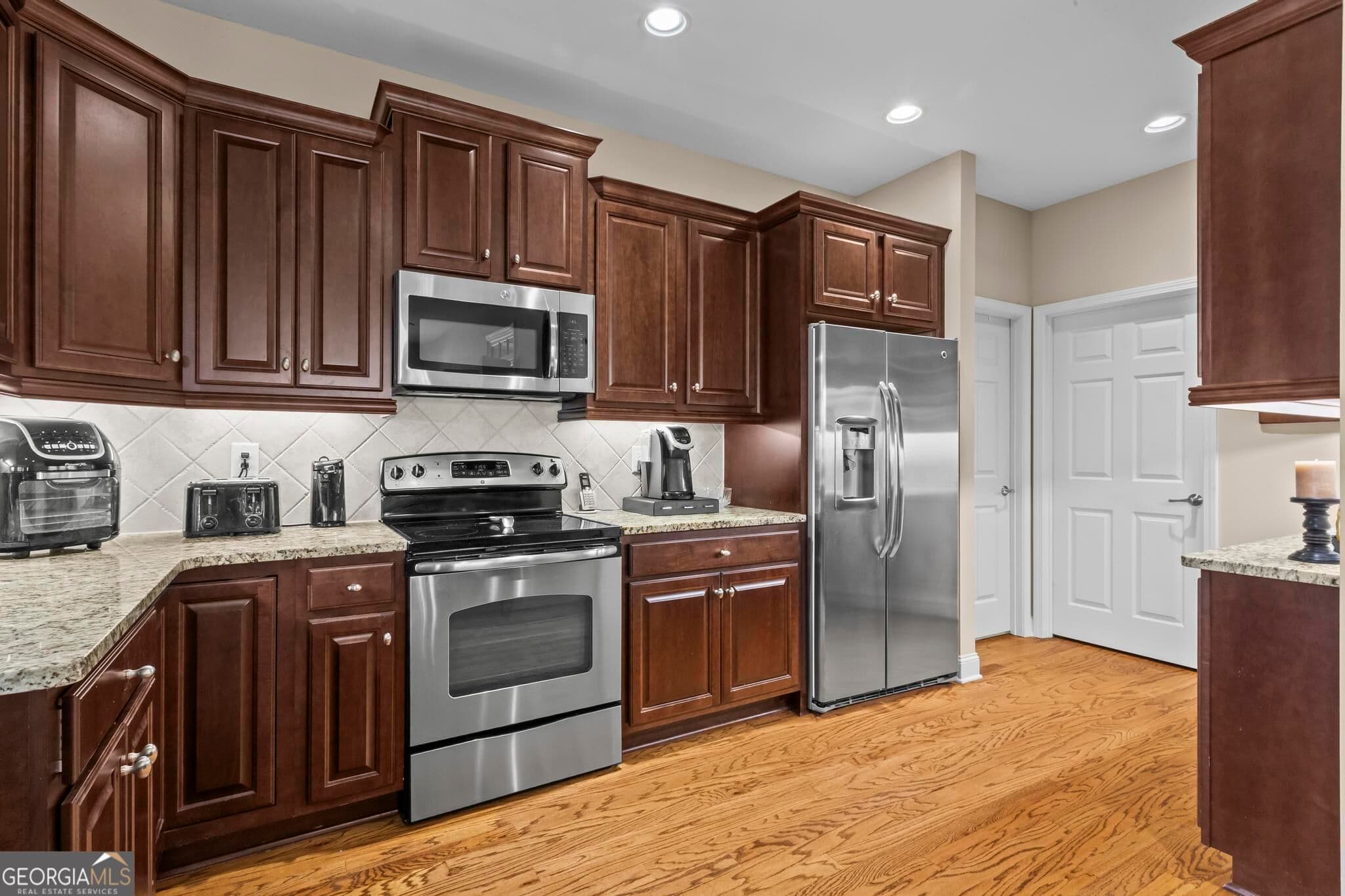 3 bedroom, 3 bathroom, 2,121 sq ft condominium for sale at 227 Orchards Circle, Woodstock, GA 30188 — photo 10