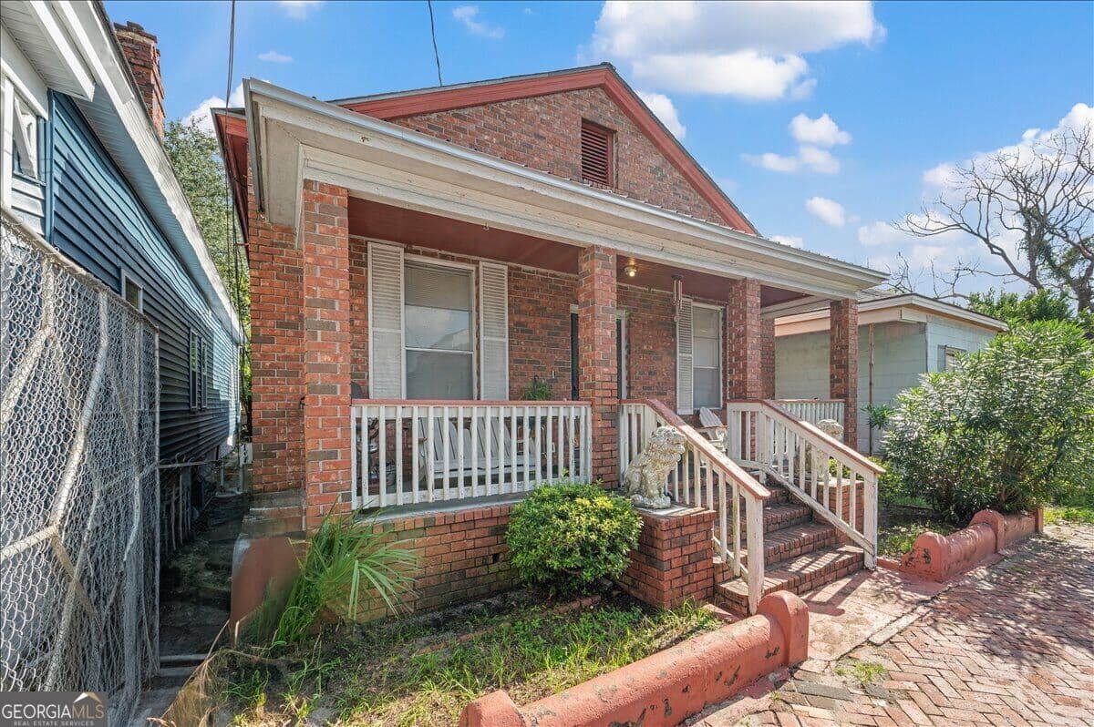 3 bedroom, 1 bathroom, 1,430 sq ft single family residence for sale at 420 W 42Nd Street, Savannah, GA 31401 — photo 2