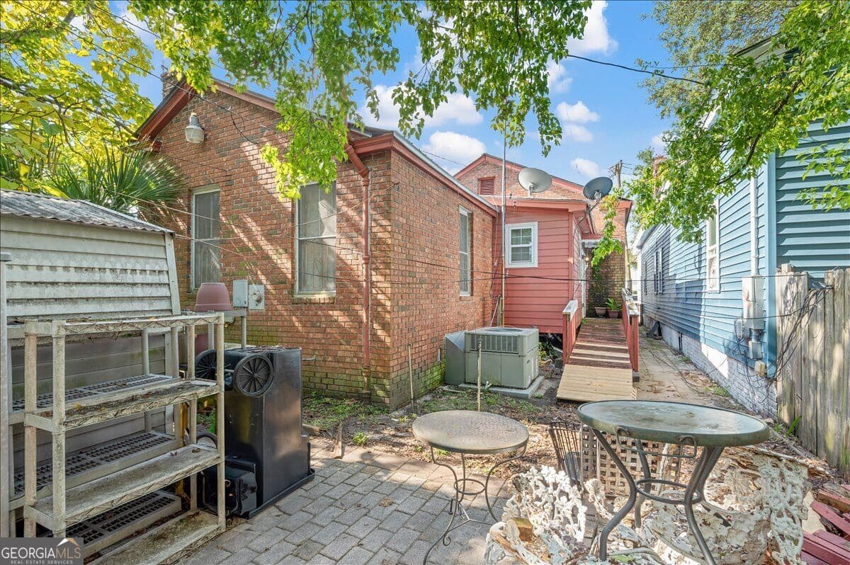 3 bedroom, 1 bathroom, 1,430 sq ft single family residence for sale at 420 W 42Nd Street, Savannah, GA 31401 — photo 3