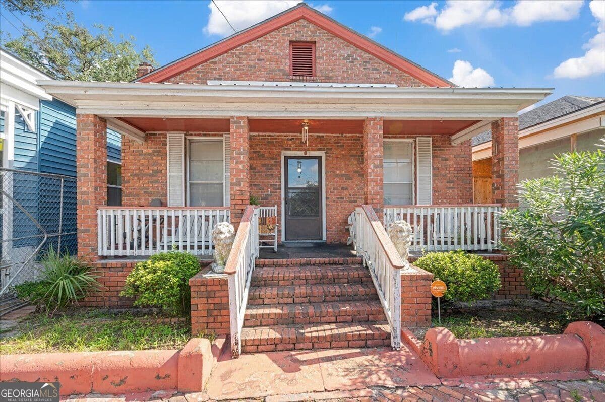 3 bedroom, 1 bathroom, 1,430 sq ft single family residence for sale at 420 W 42Nd Street, Savannah, GA 31401