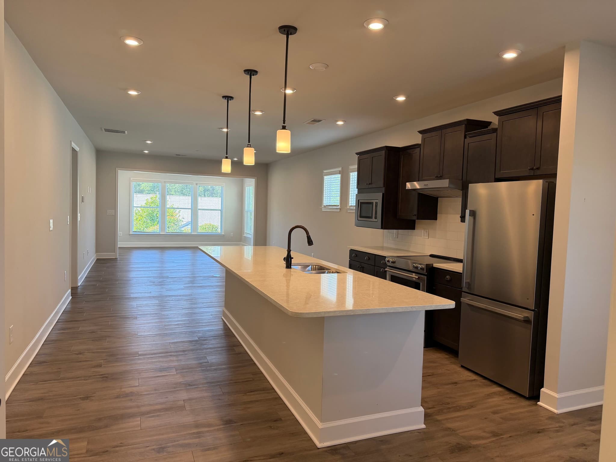2 bedroom, 2 bathroom, 1,722 sq ft single family residence for sale at 106 Etowah Drive, Griffin, GA 30223 — photo 3