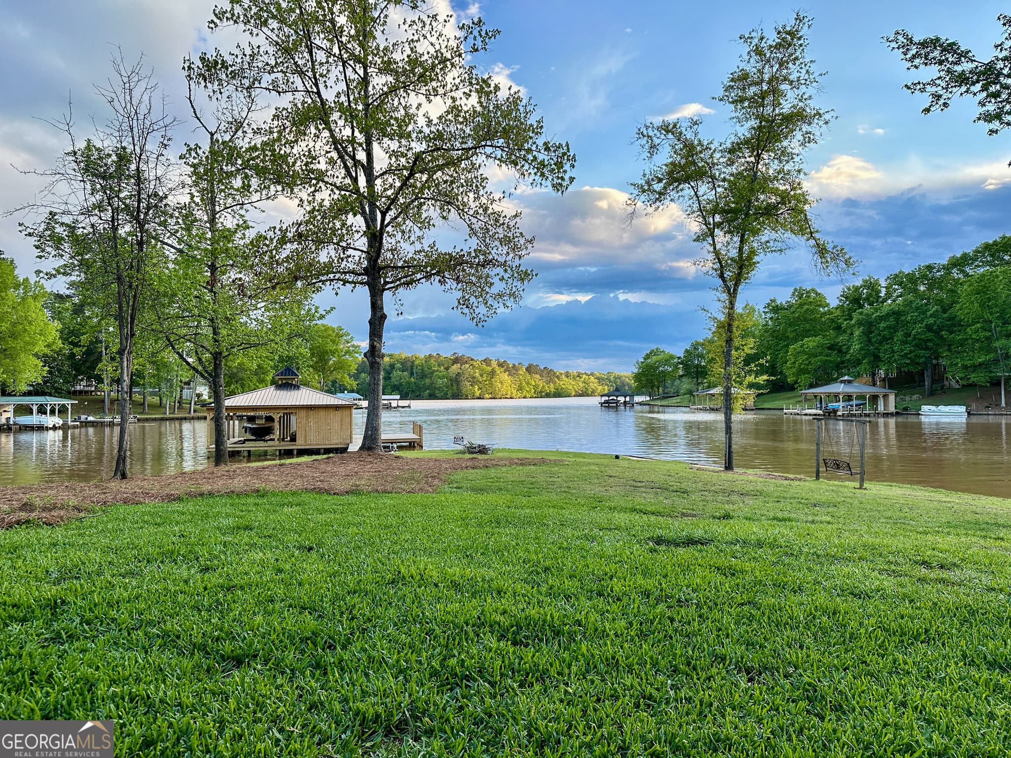 4 bedroom, 2 bathroom, 2,261 sq ft manufactured home,single family residence for sale at 112 Little River Court, Eatonton, GA 31024 — photo 2