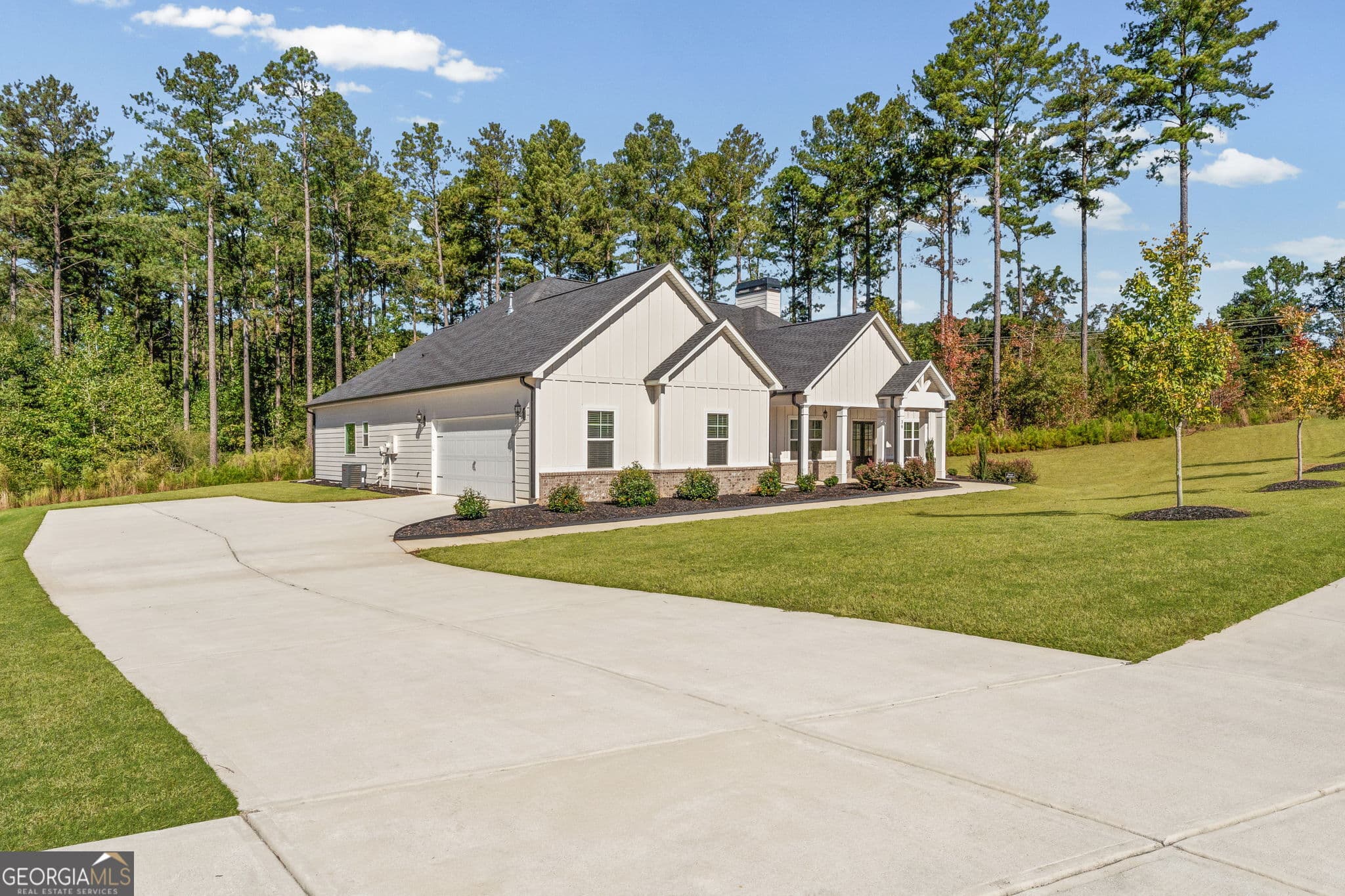 3 bedroom, 2.5 bathroom, 2,427 sq ft single family residence for sale at 39 Wellborn Drive, Newnan, GA 30263 — photo 2