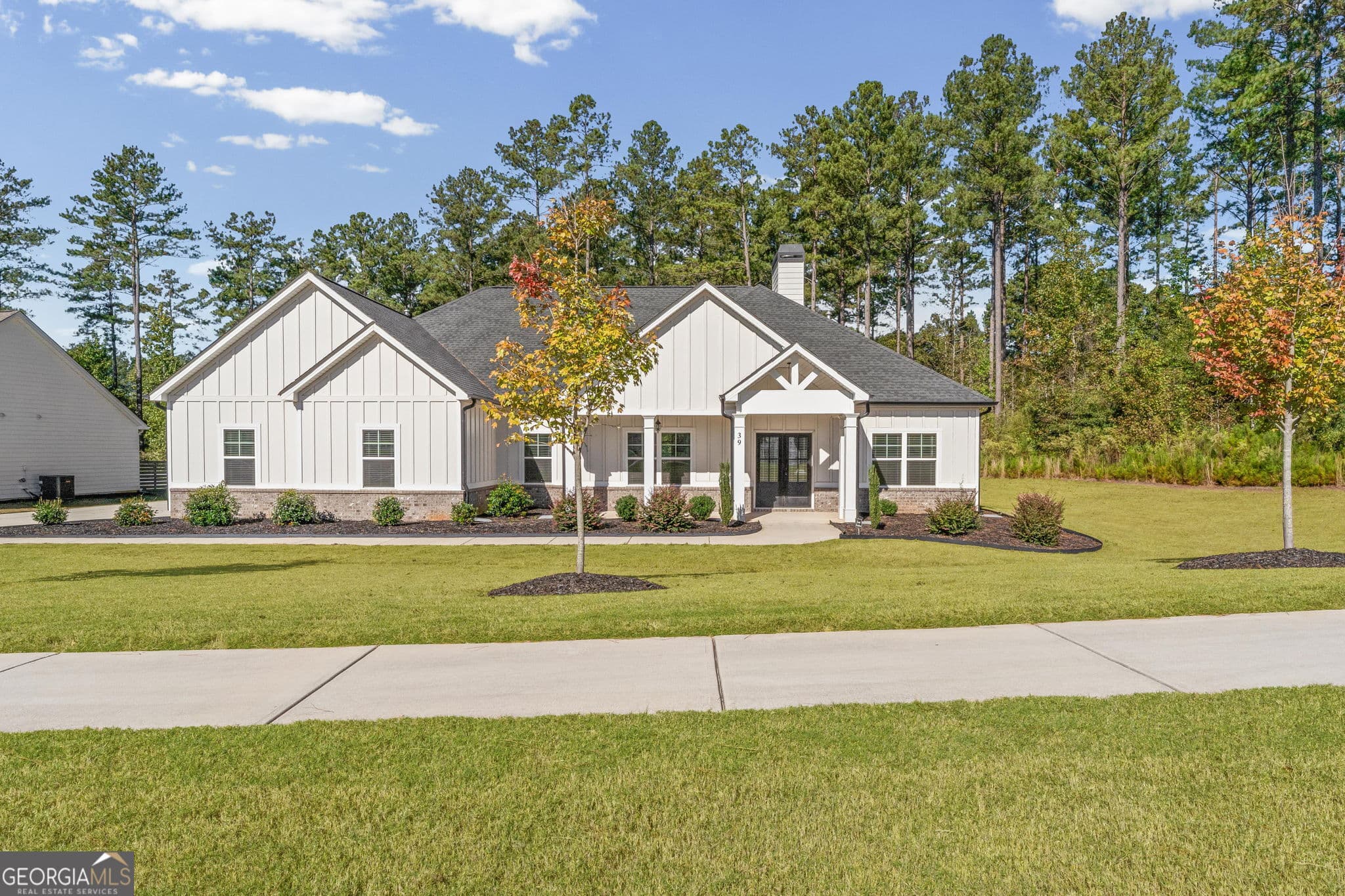 3 bedroom, 2.5 bathroom, 2,427 sq ft single family residence for sale at 39 Wellborn Drive, Newnan, GA 30263 — photo 3