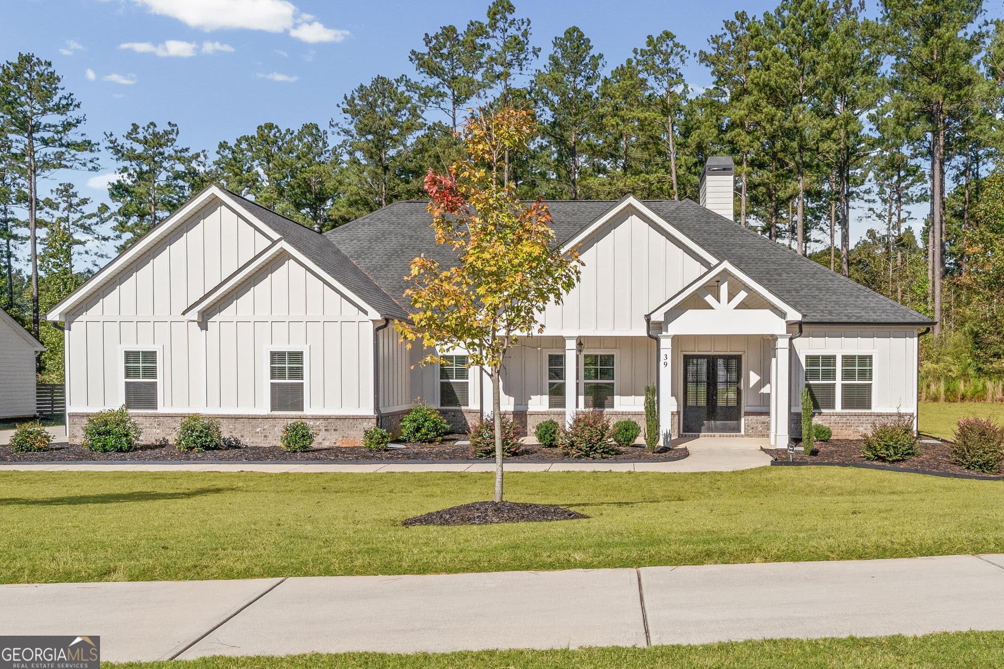 3 bedroom, 2.5 bathroom, 2,427 sq ft single family residence for sale at 39 Wellborn Drive, Newnan, GA 30263 — photo 1 of 41
