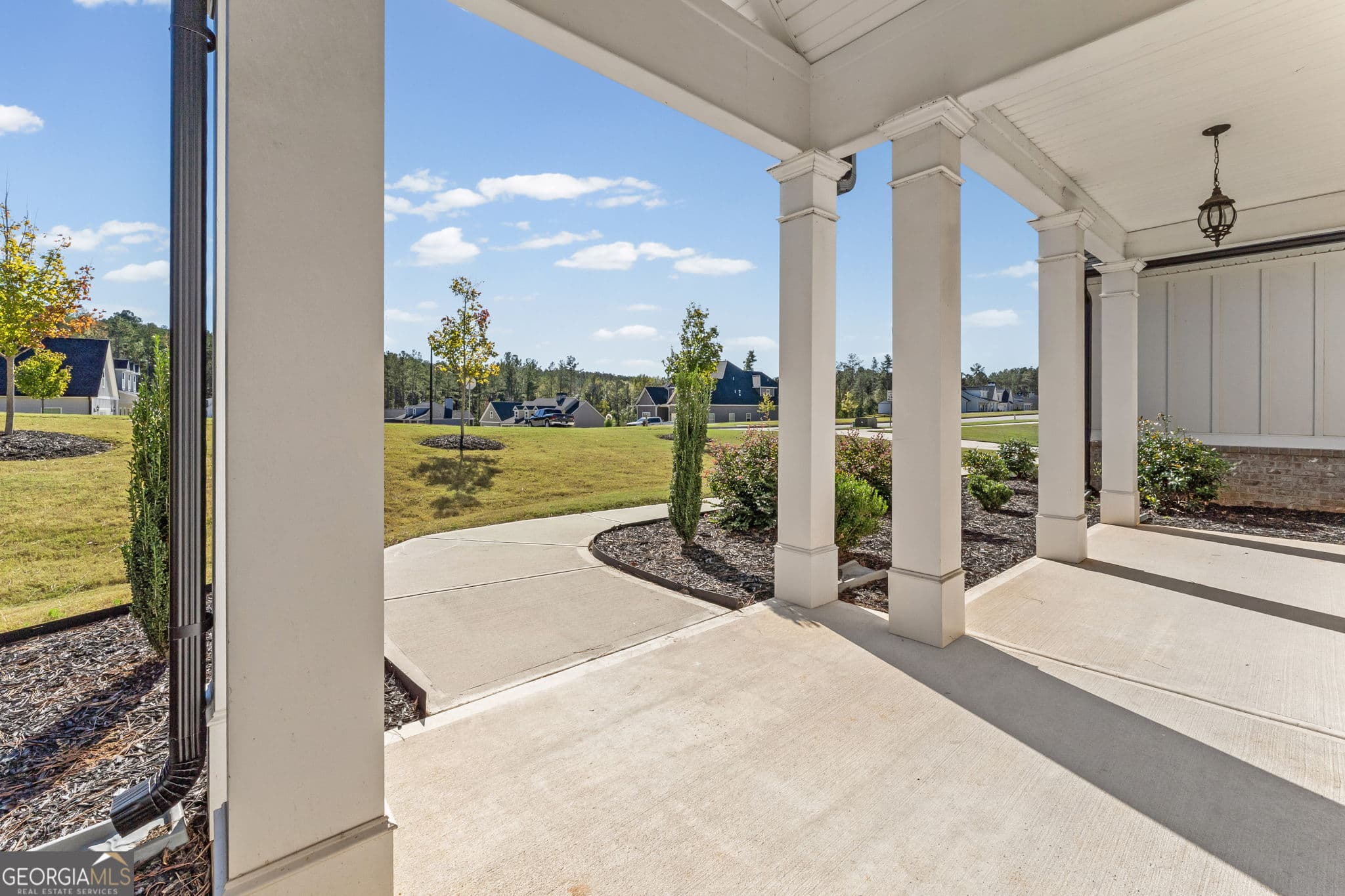 3 bedroom, 2.5 bathroom, 2,427 sq ft single family residence for sale at 39 Wellborn Drive, Newnan, GA 30263 — photo 5